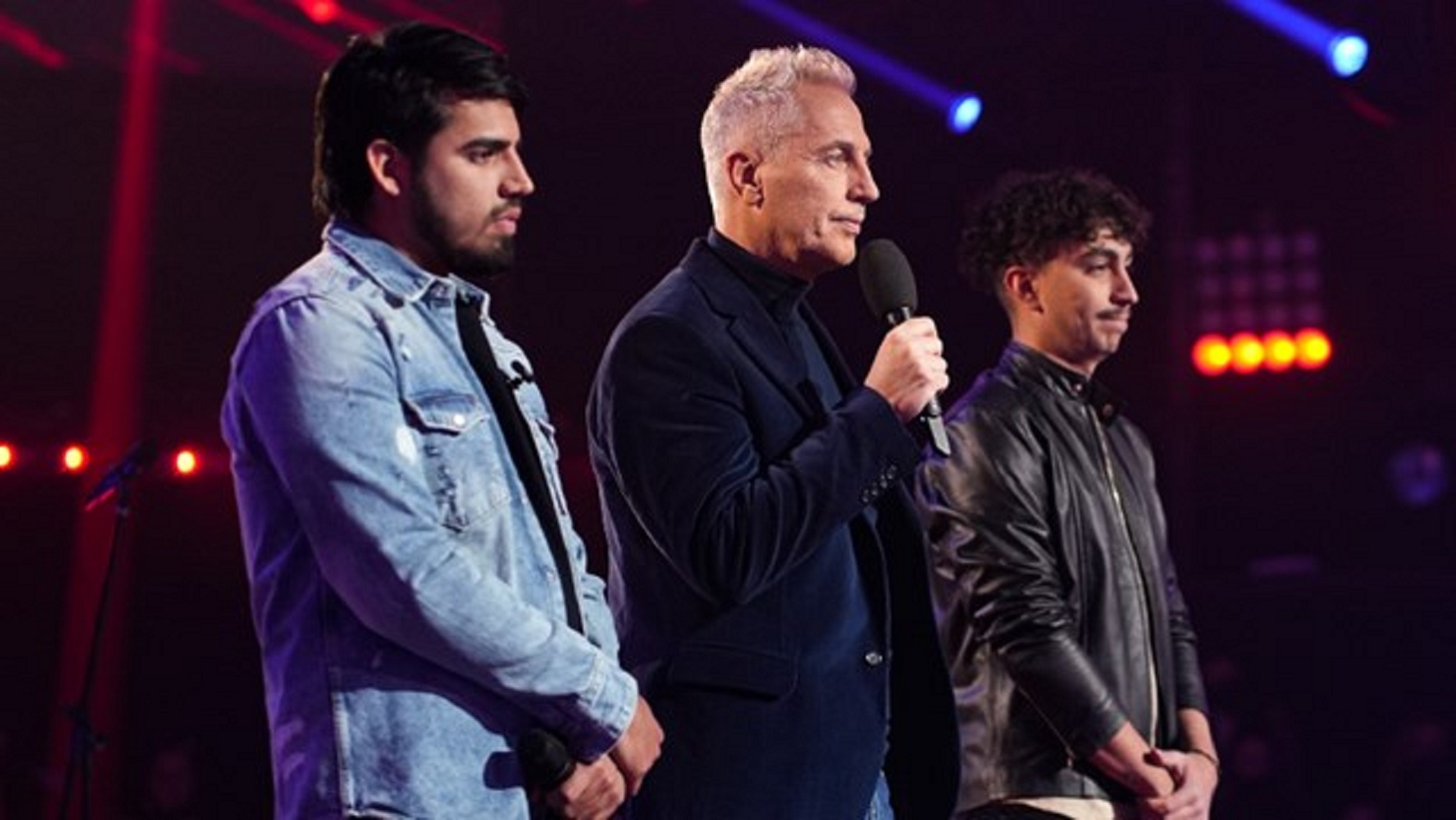 Marley junto a dos de los participantes de La Voz Argentina