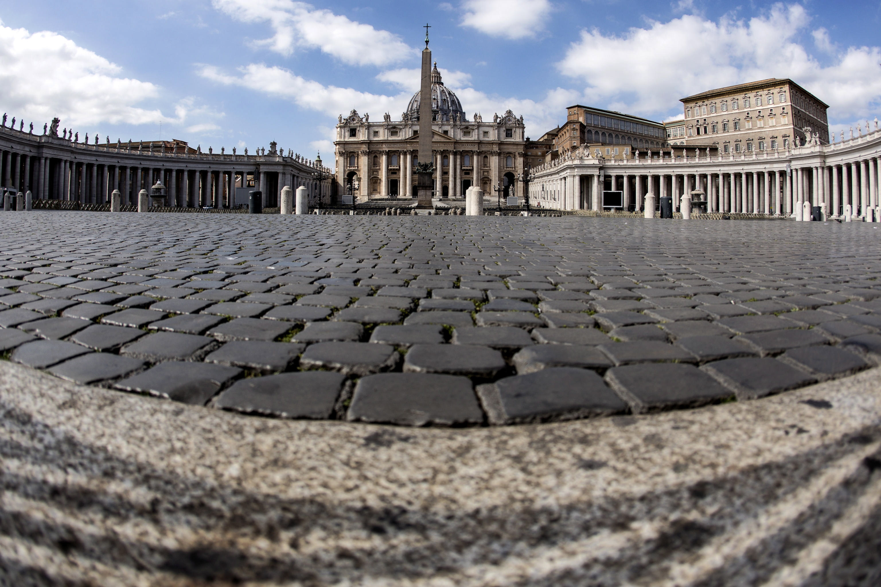 Vista de la basílica de San Pedro en el Vaticano. EFE/EPA/ANGELO CARCONI/Archivo
