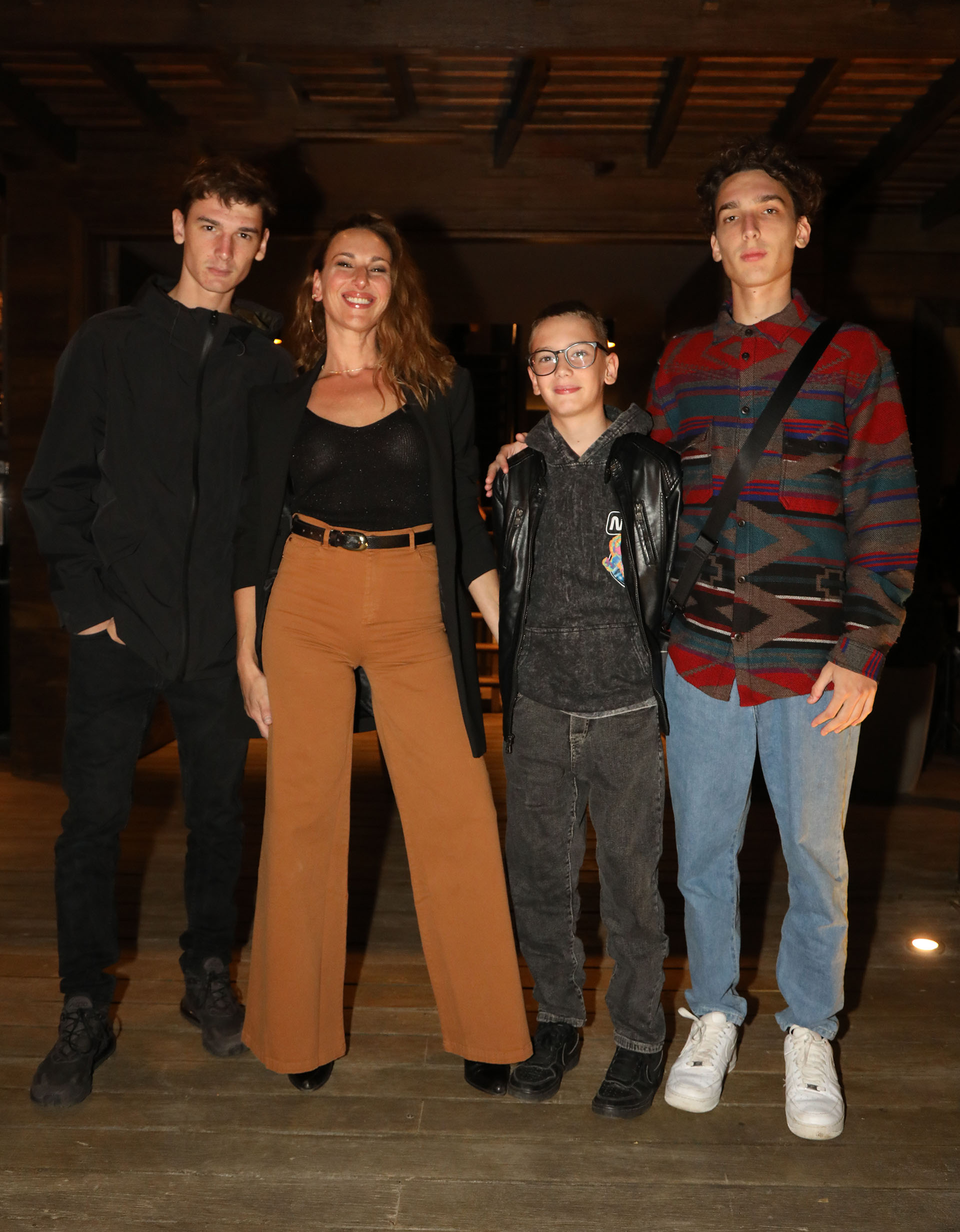 Catalina Spineta junto a sus hijos Ángelo, Venicio y Justino 