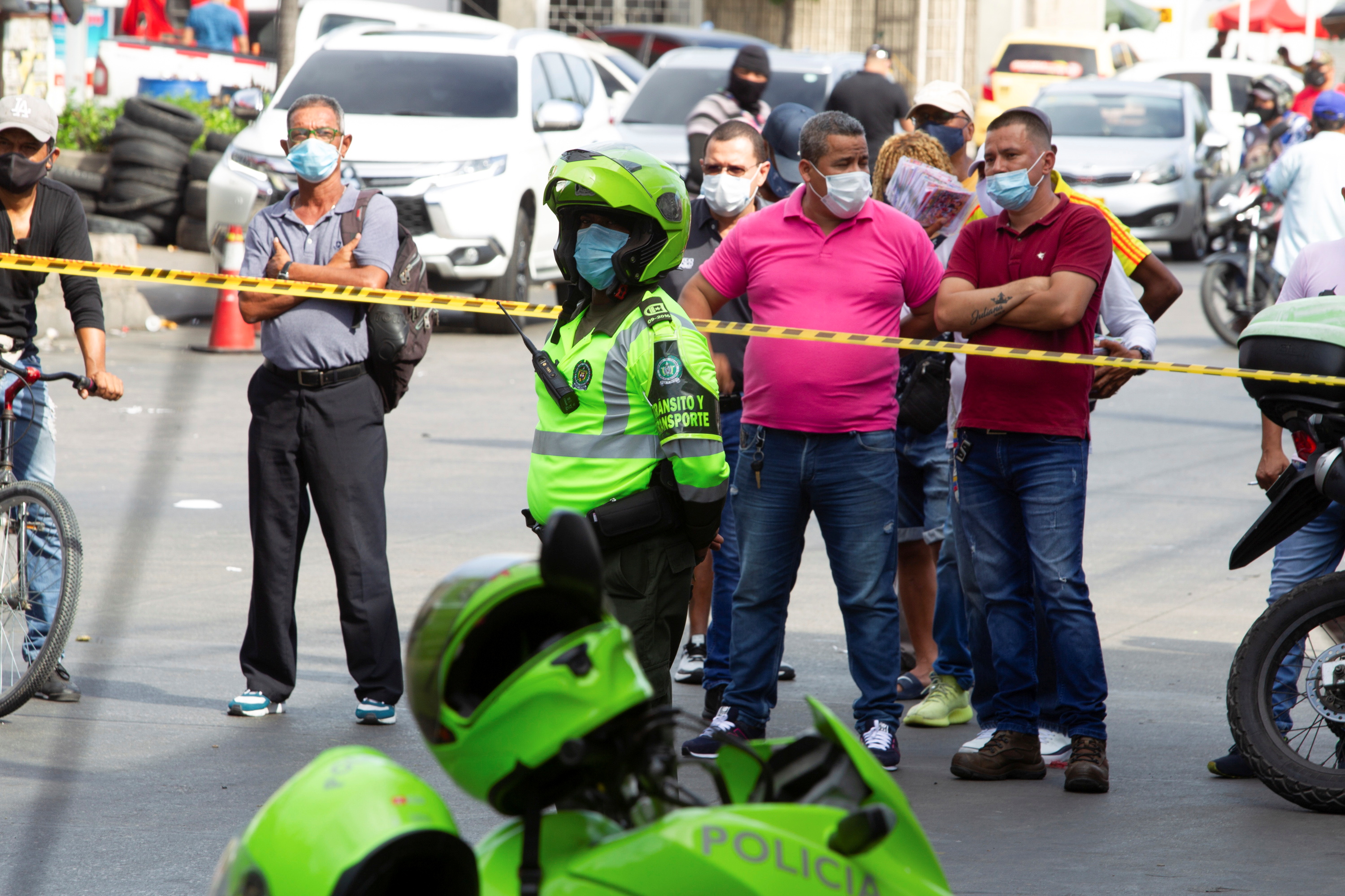 Video | Vea el momento exacto en el que delincuentes lanzan una granada contra un local en Barranquilla - Infobae