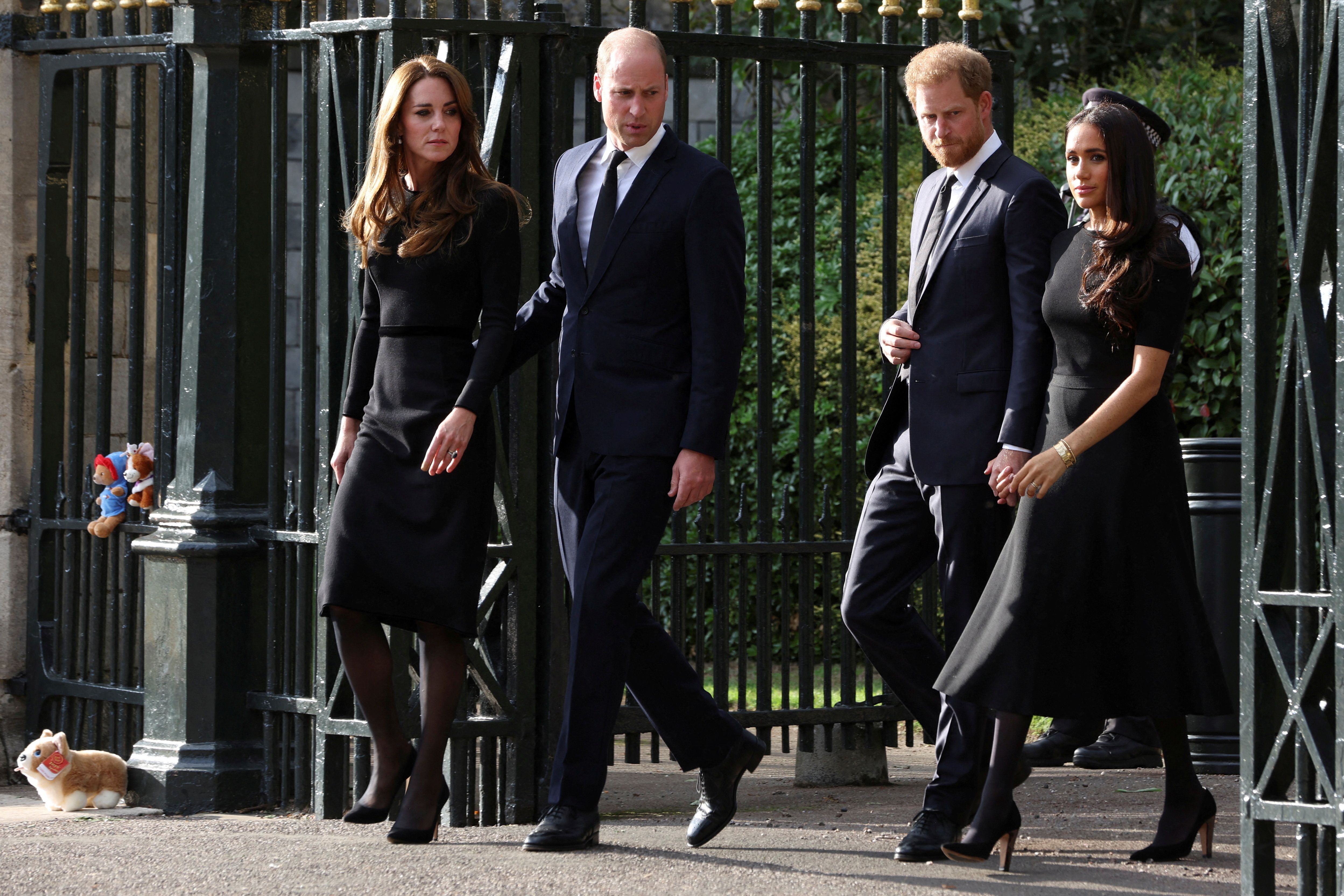 Los príncipes de Gales con el príncipe Harry y Meghan Markle, duques de Sussex, fuera del Castillo de Windsor (Reuters)