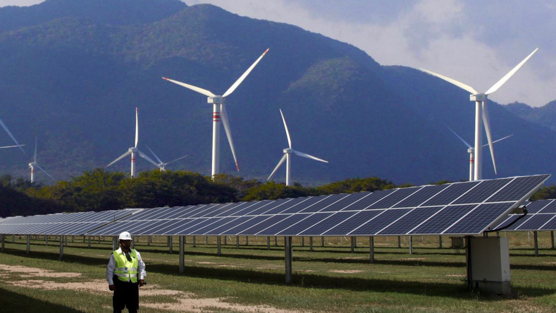 Los aumentos para este tipo de empresas podrían entorpecer el cambio hacia energías limpias al que se comprometió México en tratados internacionales (Foto: Cuartoscuro)