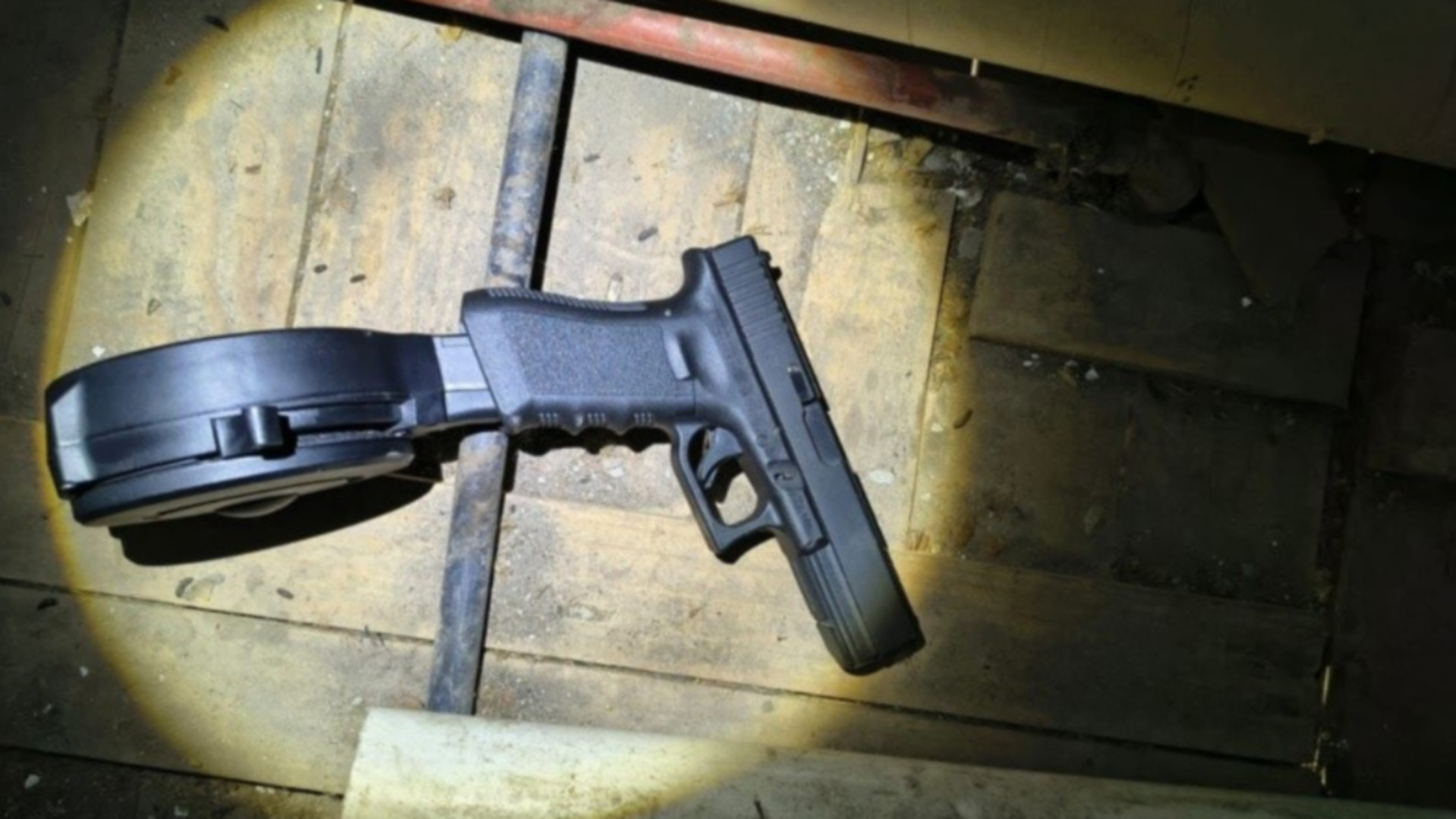 Detuvieron a un joven por disparar dentro de un club de Rosario