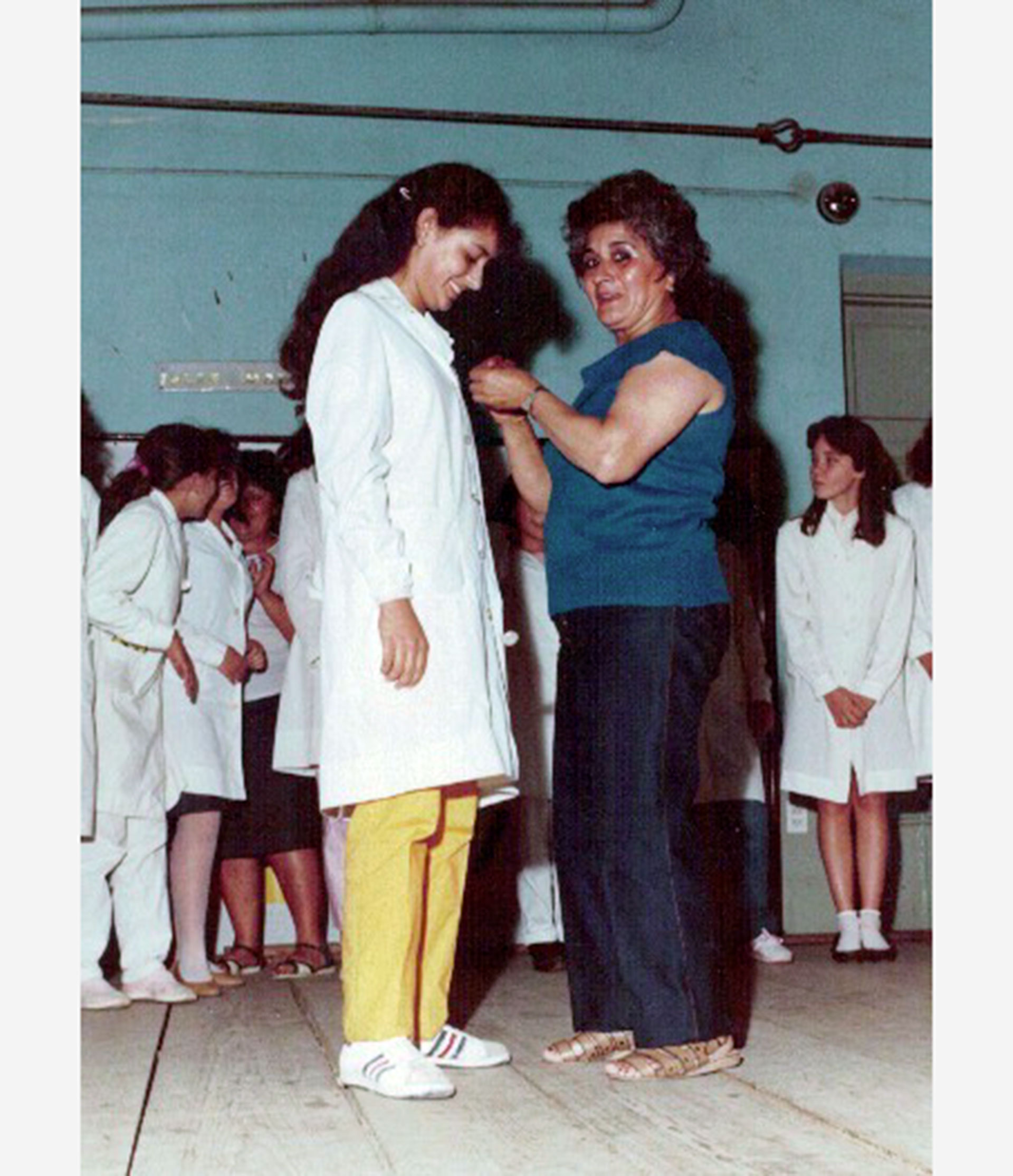 Claudia y su mamá, cuando no sabía nada de su historia