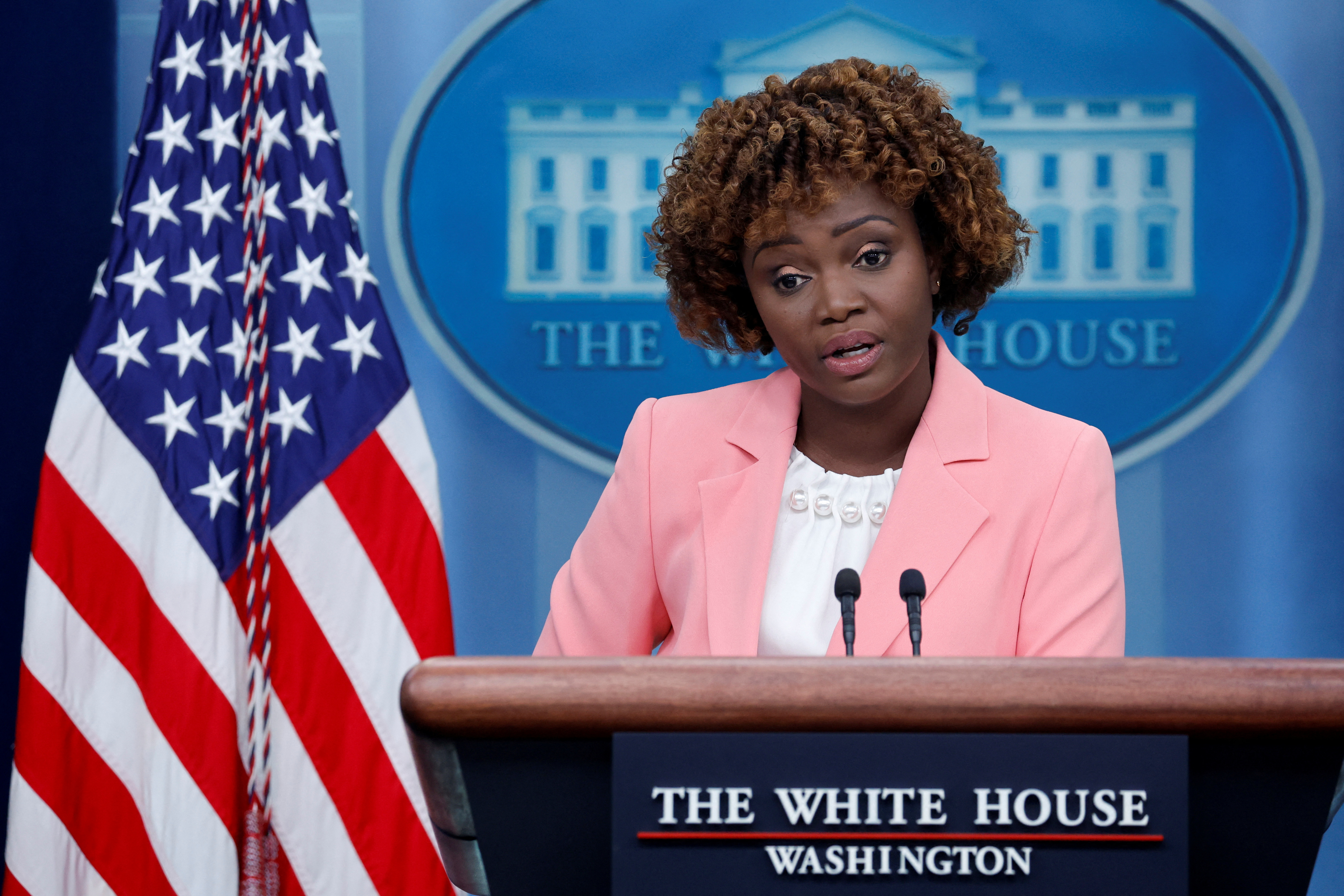 Karine Jean-Pierre, secretaria de prensa de la Casa Blanca (REUTERS/Jonathan Ernst)