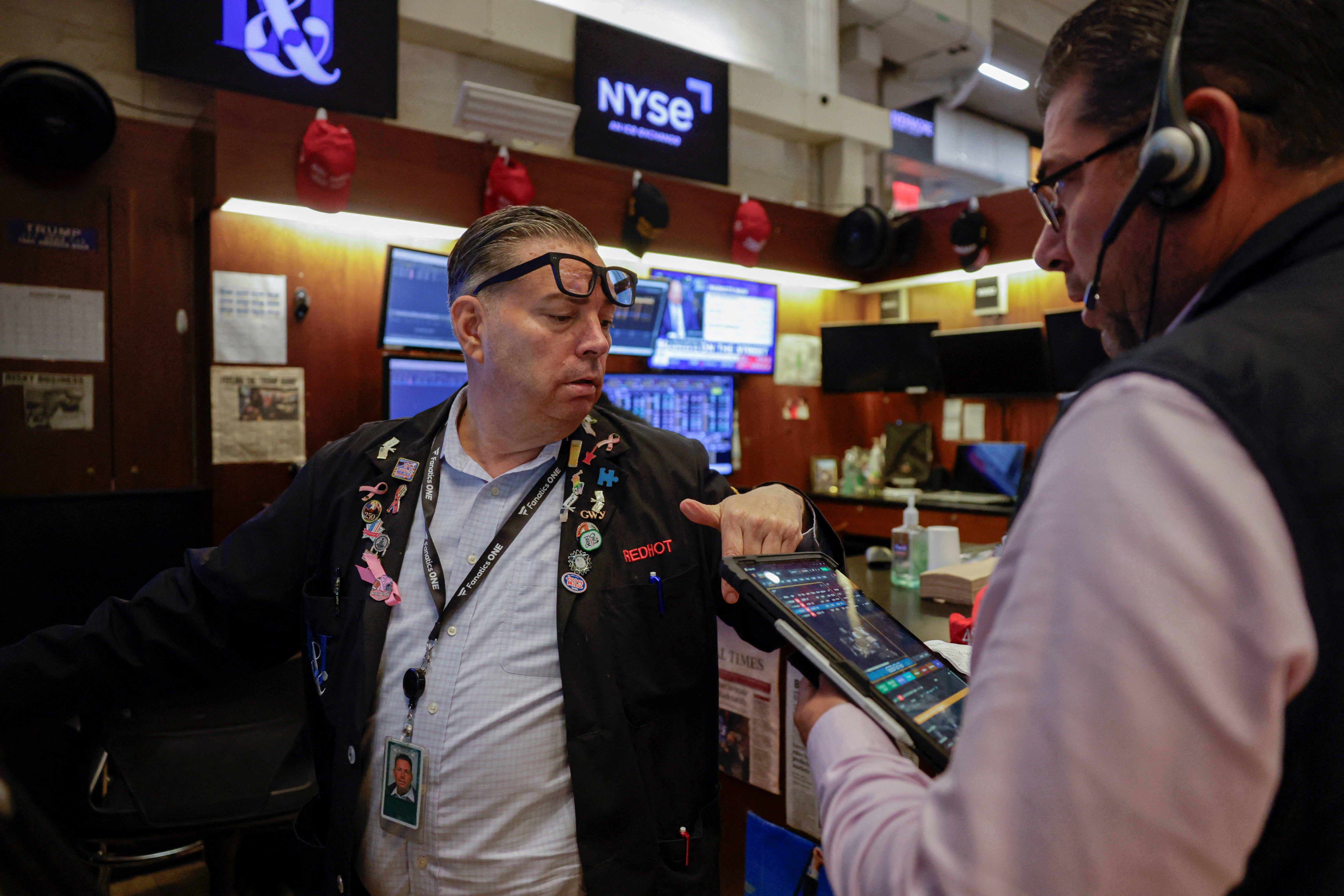 Mercados: caen las acciones argentinas y sube el riesgo pa&iacute;s, mientras Wall Street toca nuevos m&aacute;ximos