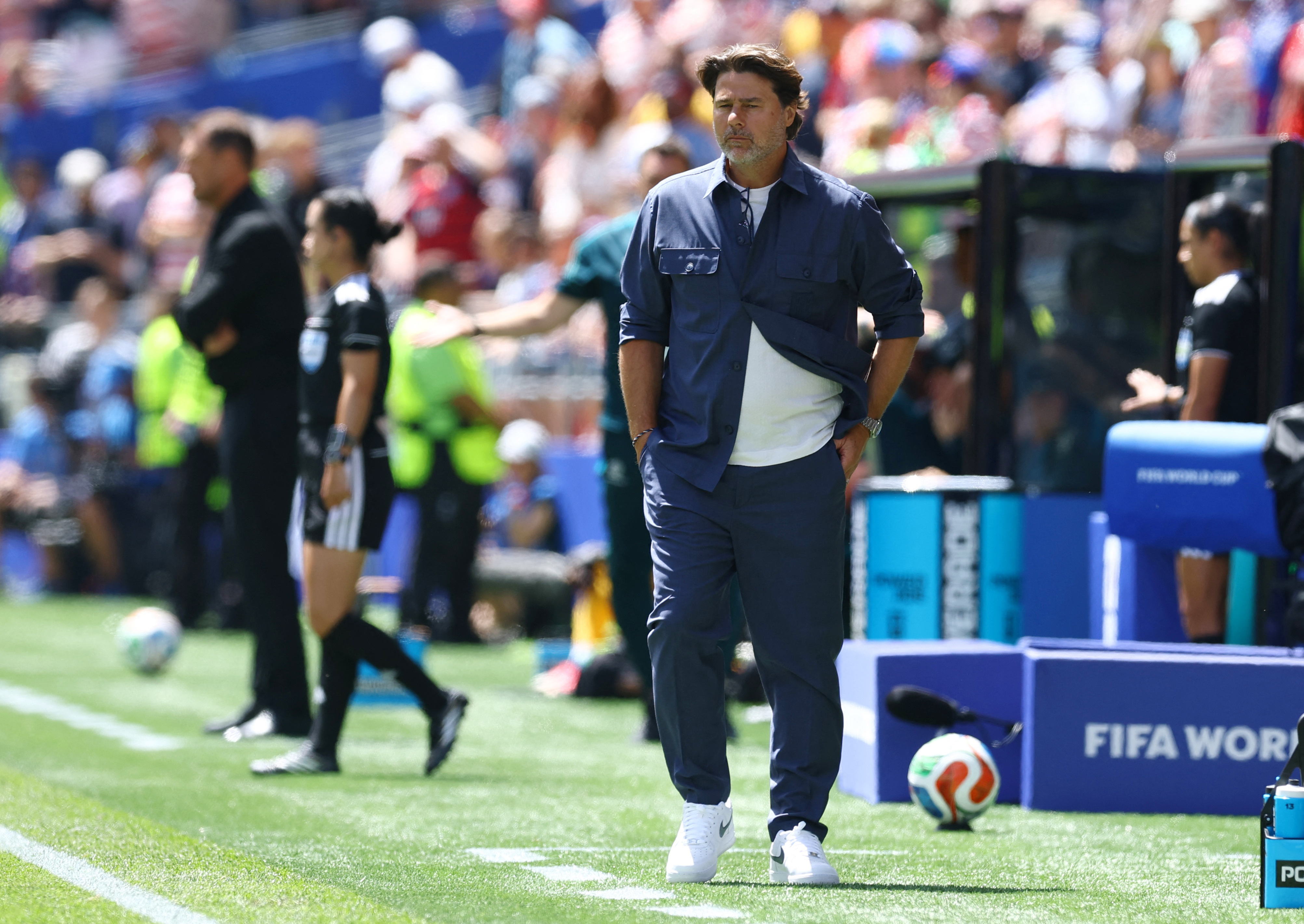 El llamativo outfit de Pochettino en el Mundial que es furor y provoc&oacute; el comentario de Rooney: 