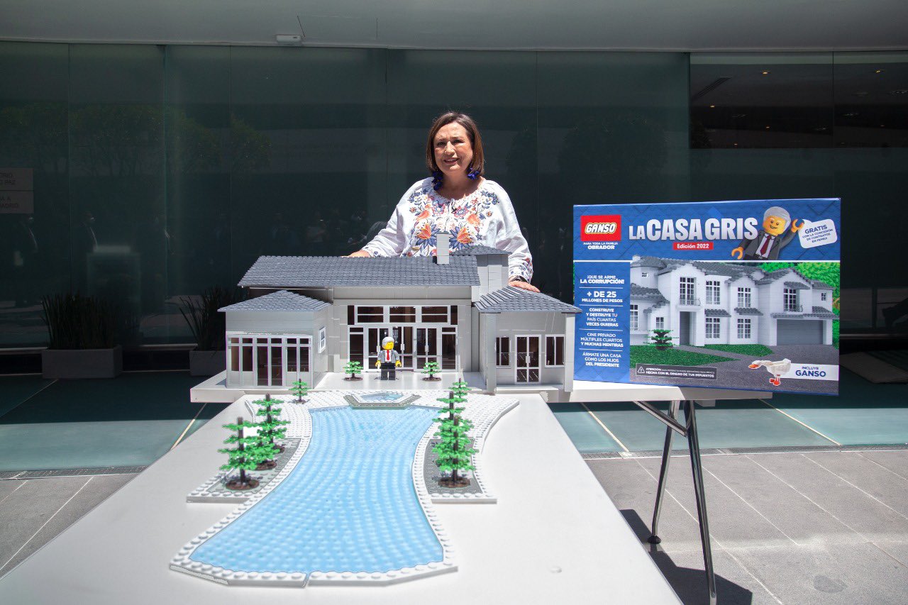 Xóchitl Gálvez presentó la Casa Gris como juguete. Foto: Twitter @XochitlGalvez