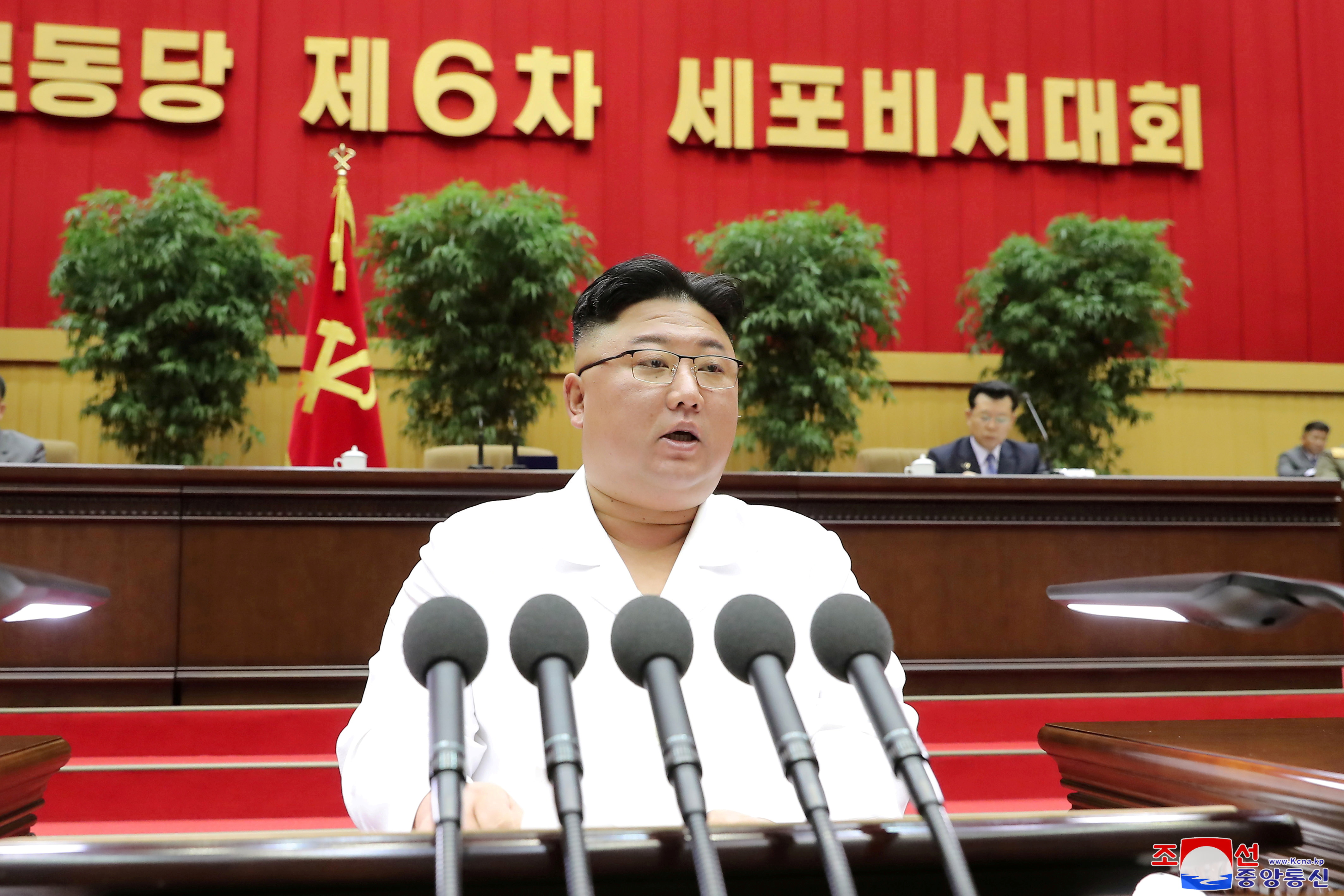 Kim Jong Un ante los jefes del Partido de los Trabajadores en Pyongyang