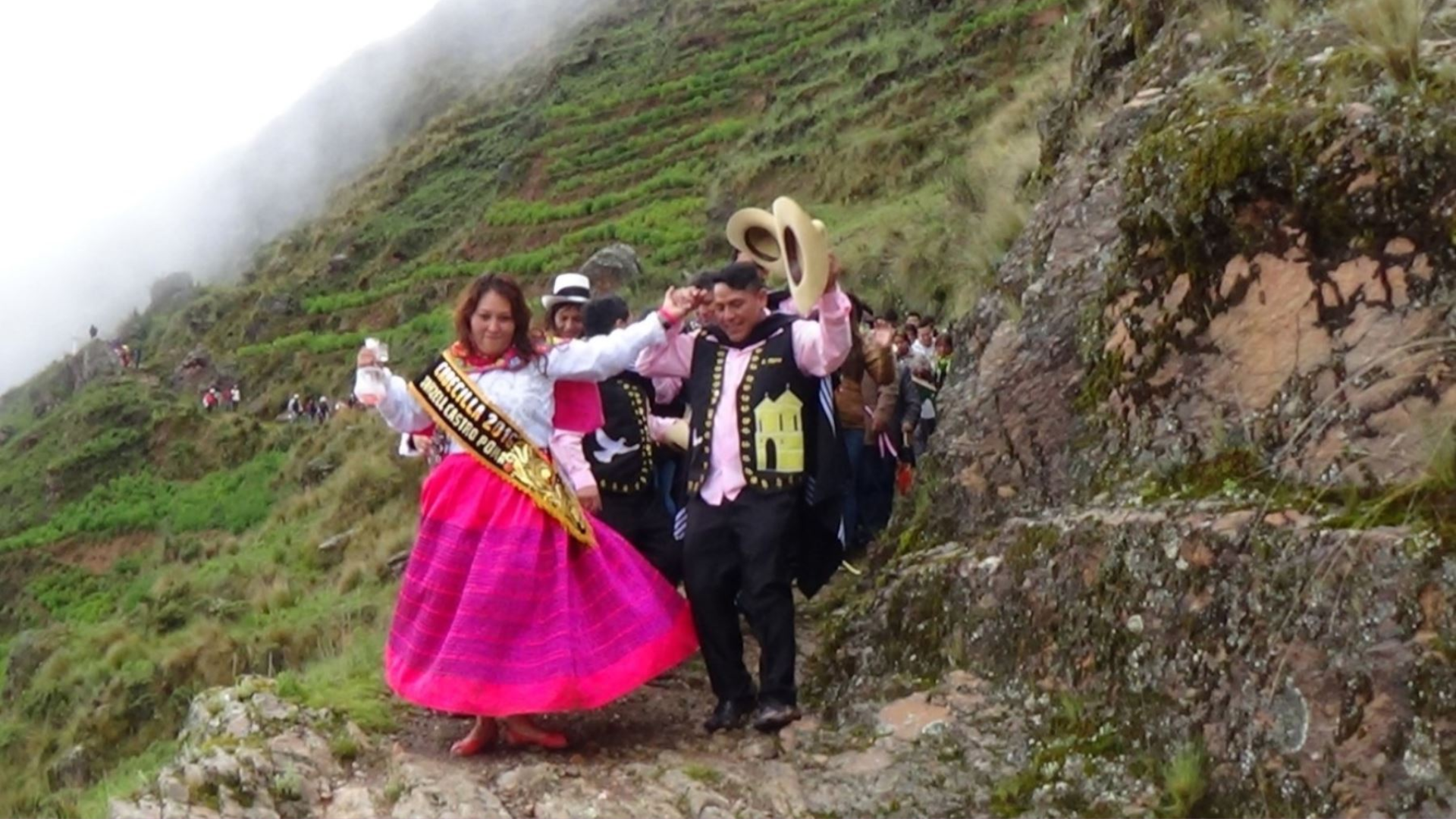 La Festividad en honor al Tayta Compadres es popularmente conocida como la "Fiesta de solteros y solteras" en Pasco.