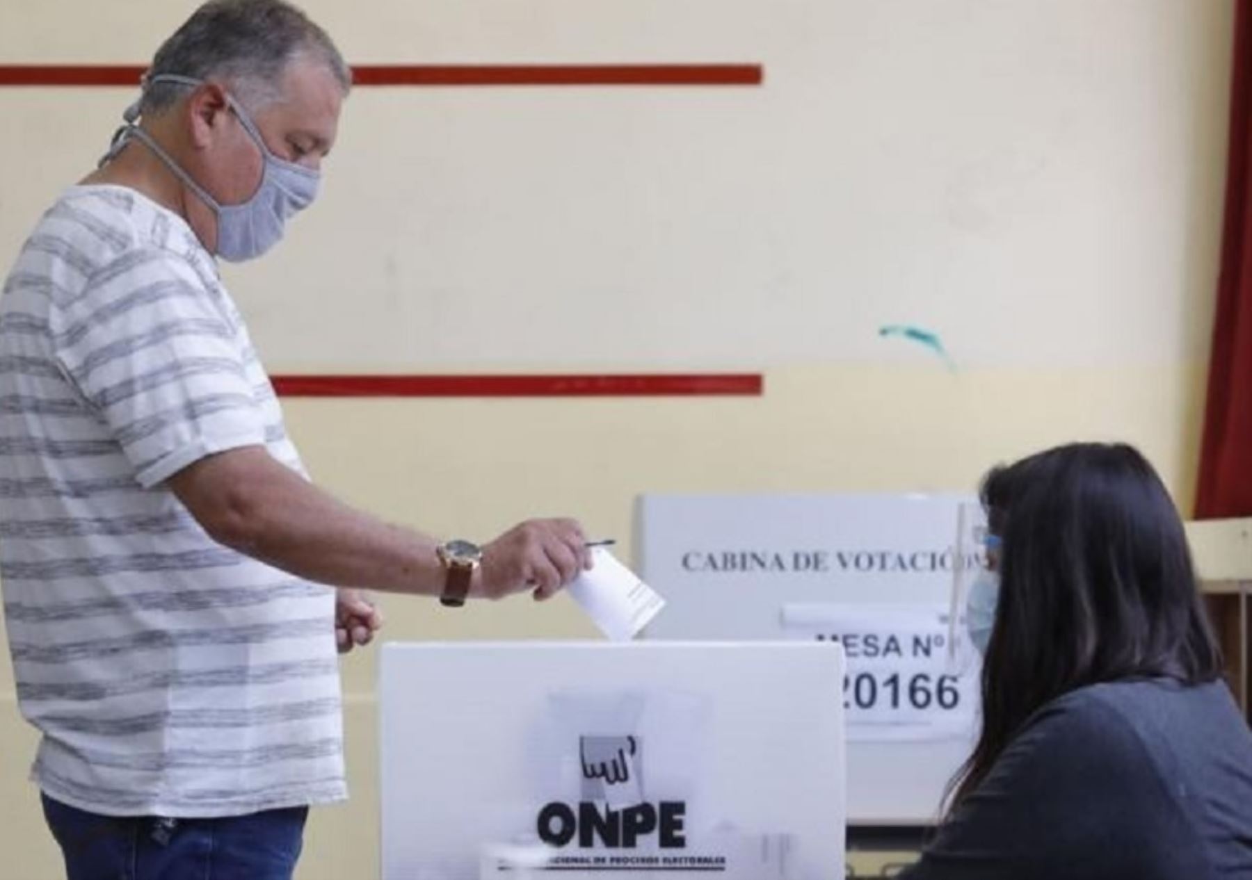 La falsificación de resultados, desaparición o destrucción de registros electorales, DNI o actas de escrutinio, se sancionará con pena privativa de la libertad por dos y ocho años. (Andina)