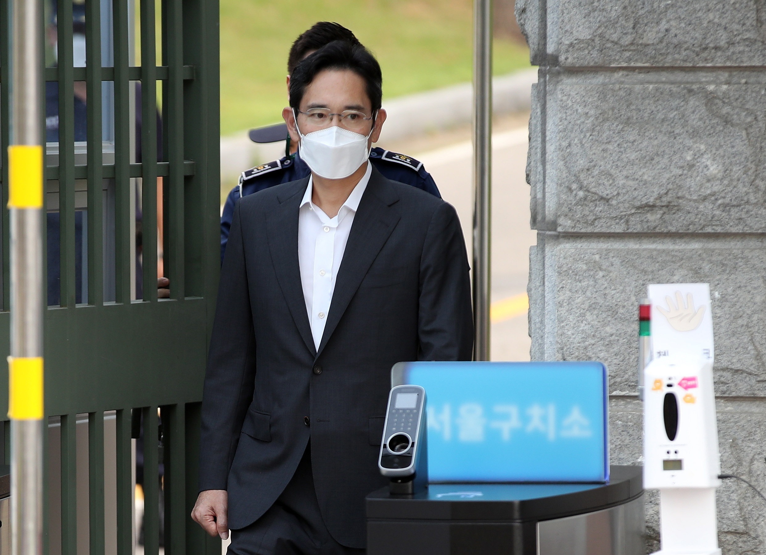 El líder de Samsung salió en libertad condicional el año pasado tras un polémico indulto 