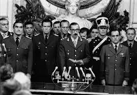 La junta militar que dio el golpe de Estado al gobierno de Isabel Perón asumió el 24 de marzo de 1976.