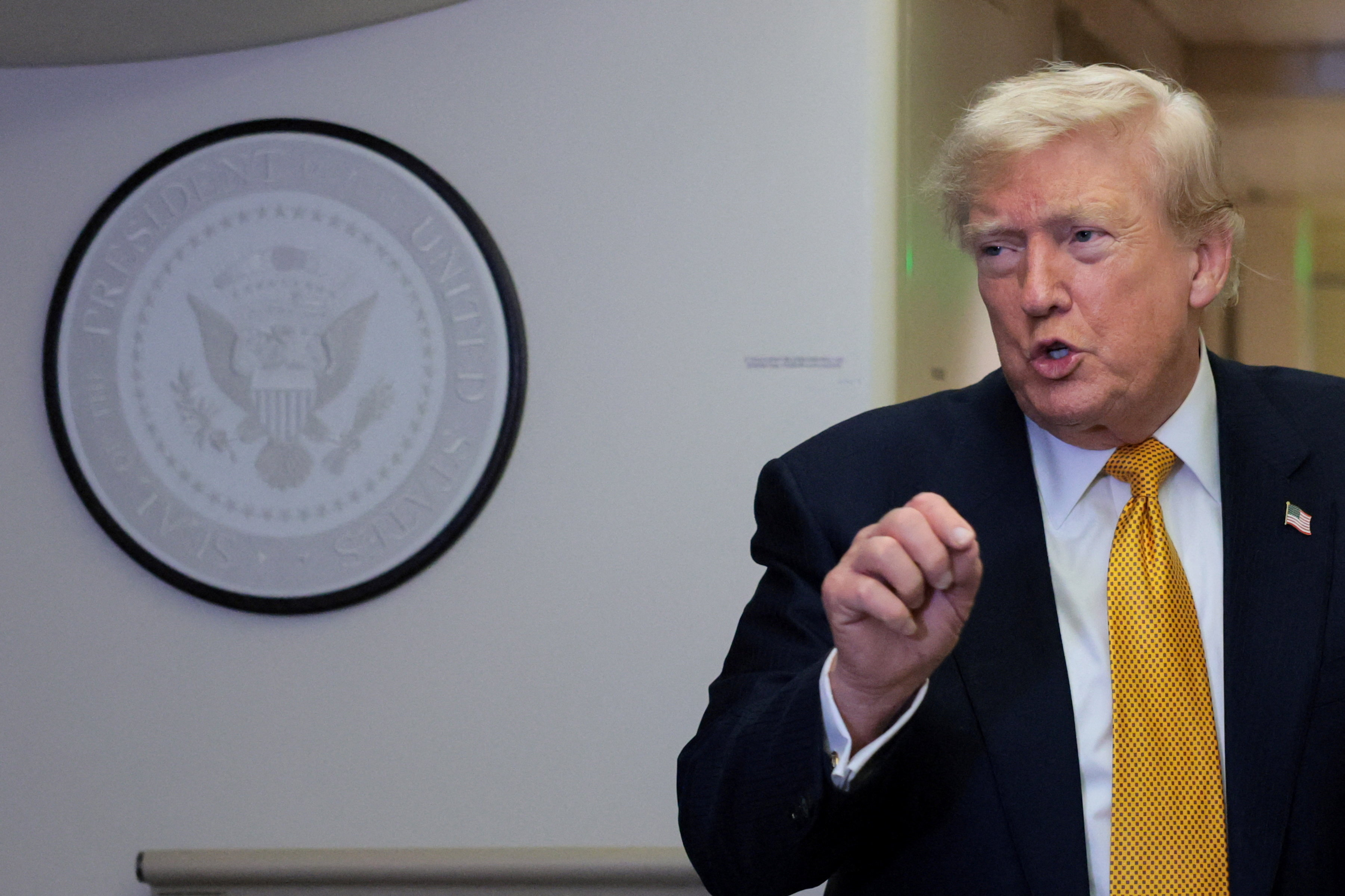Trump dijo que Estados Unidos est&aacute; tomando el control de Ormuz&colon; "Nos convertiremos en el guardi&aacute;n del estrecho"