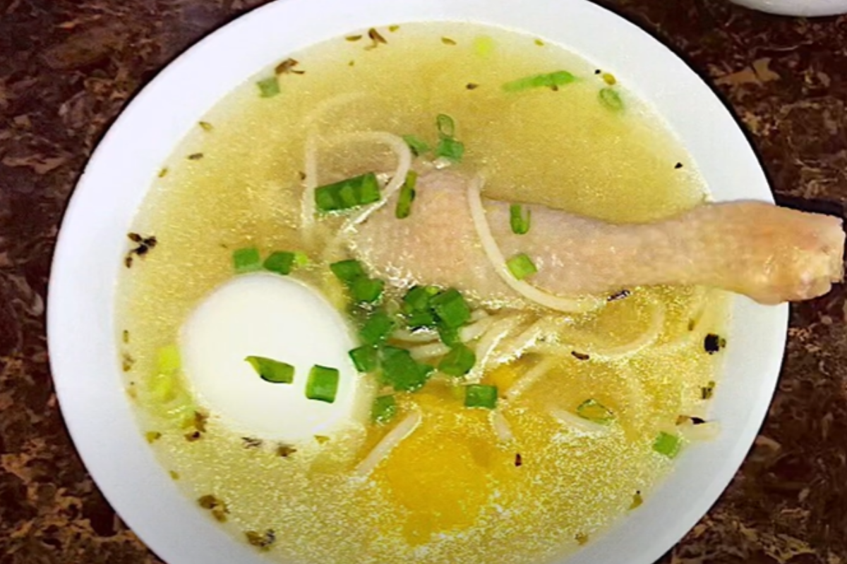 Caldo del gallina:  la sopa favorita de los peruanos que tiene propiedades ‘milagrosas’