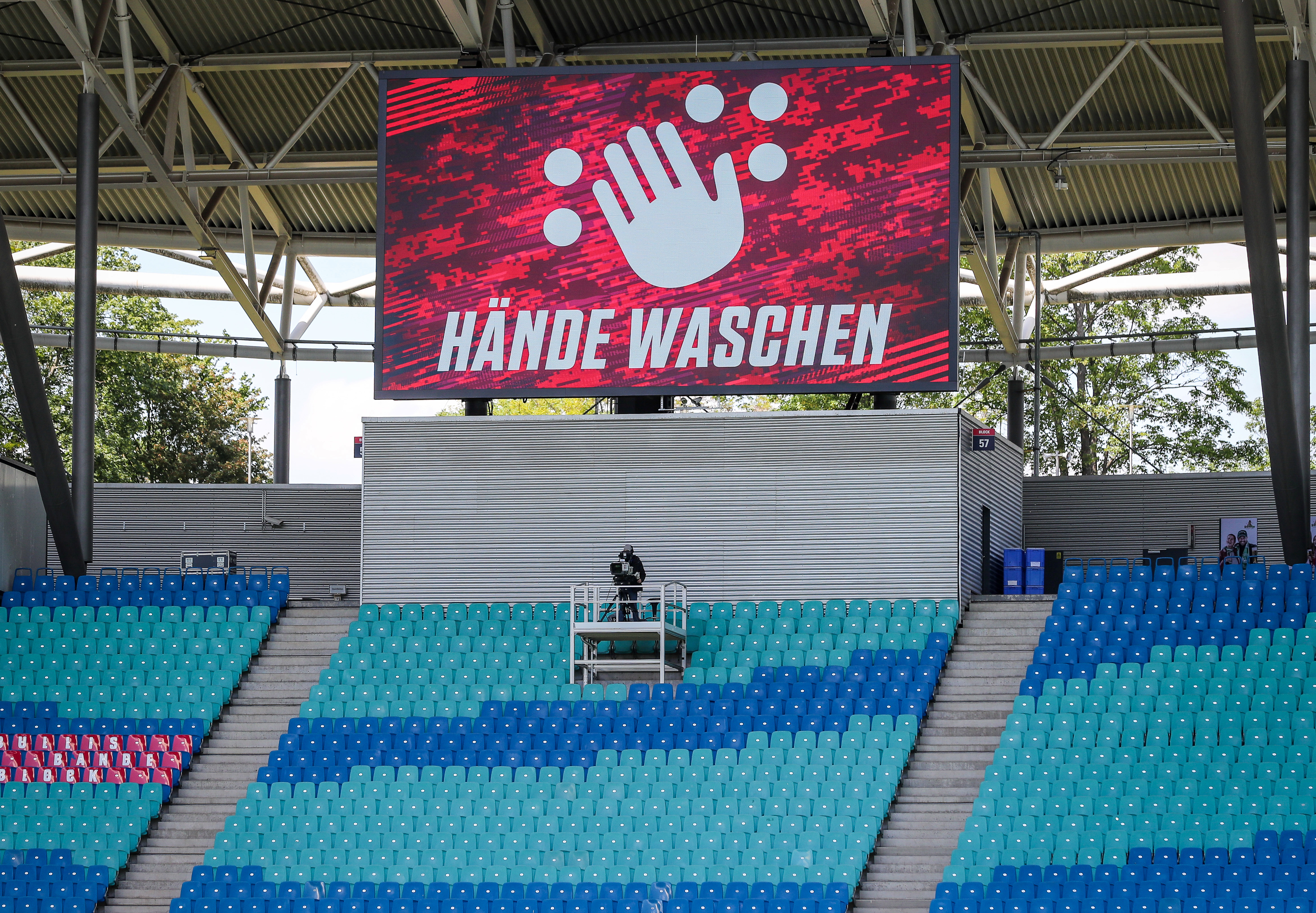 Las tribunas vacías, una postal recurrente en la vuelta al fútbol en Alemania (REUTERS)