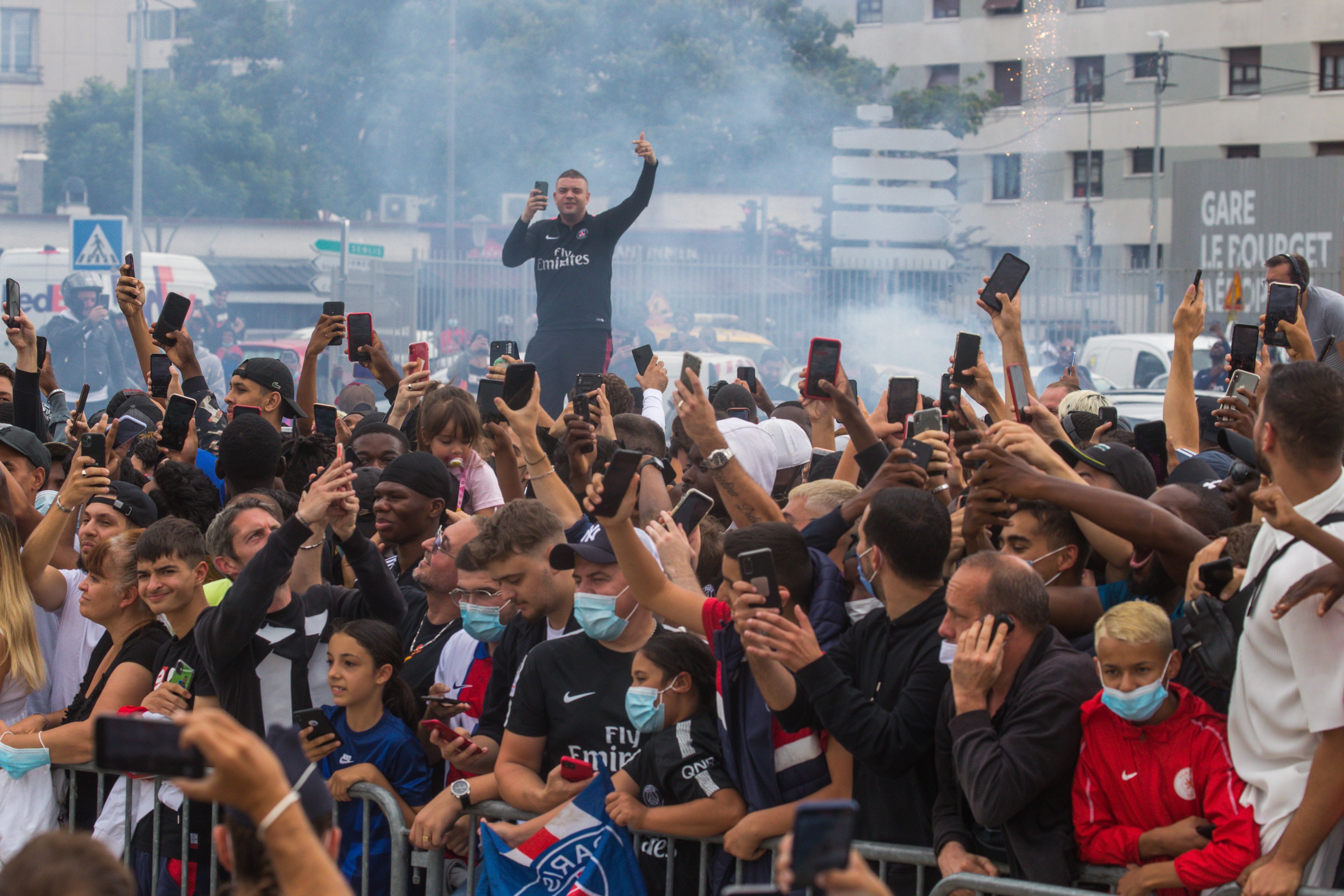 El minuto a minuto de la revolución de Messi en París: su paso por el estadio del PSG, saludo a los hinchas y firma de contrato - Infobae