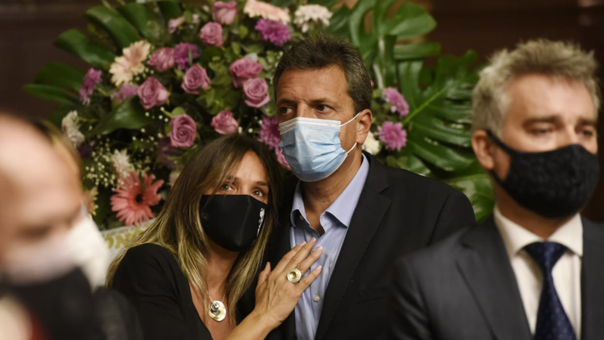 Sergio Massa y Malena Galmarini fueron al Congreso a saludar a la familia del ex Presidente