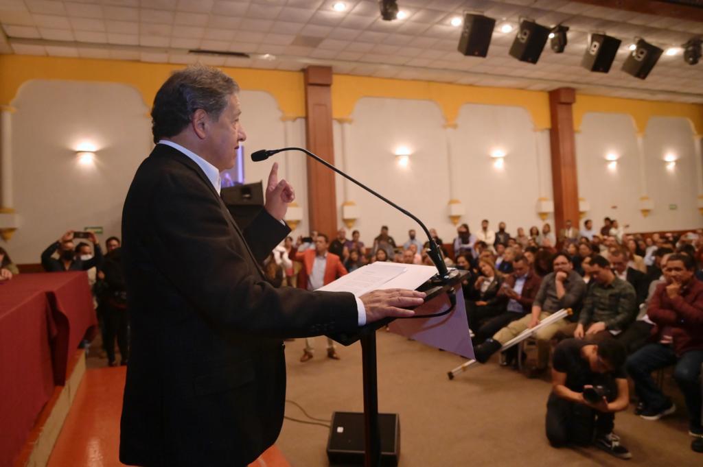 A través de su cuenta de Twitter Martínez señaló que con Delfina Gómez los mexiquenses lograrán la cuarta transformación en el Edomex (Foto: Twitter/higinio_mtz)