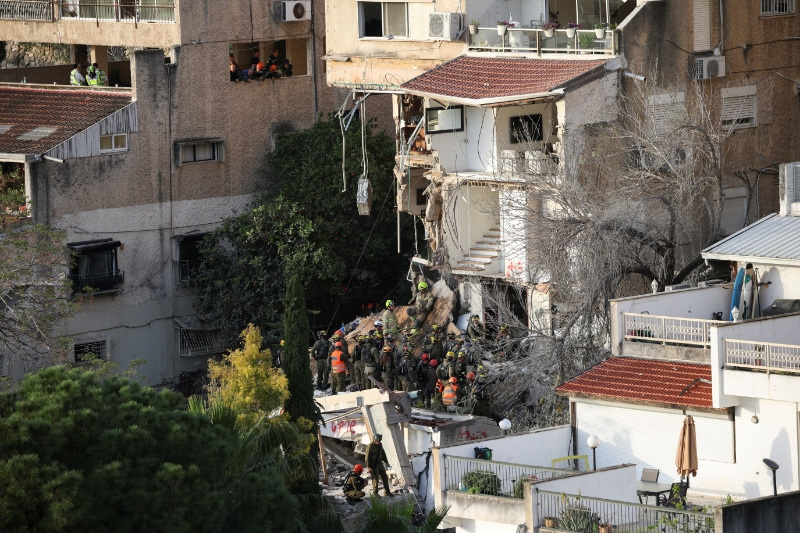 Cuatro muertos, una ojiva sin detonar y horas de rescate: los videos del ataque iran&iacute; que destruy&oacute; un edificio en Haifa