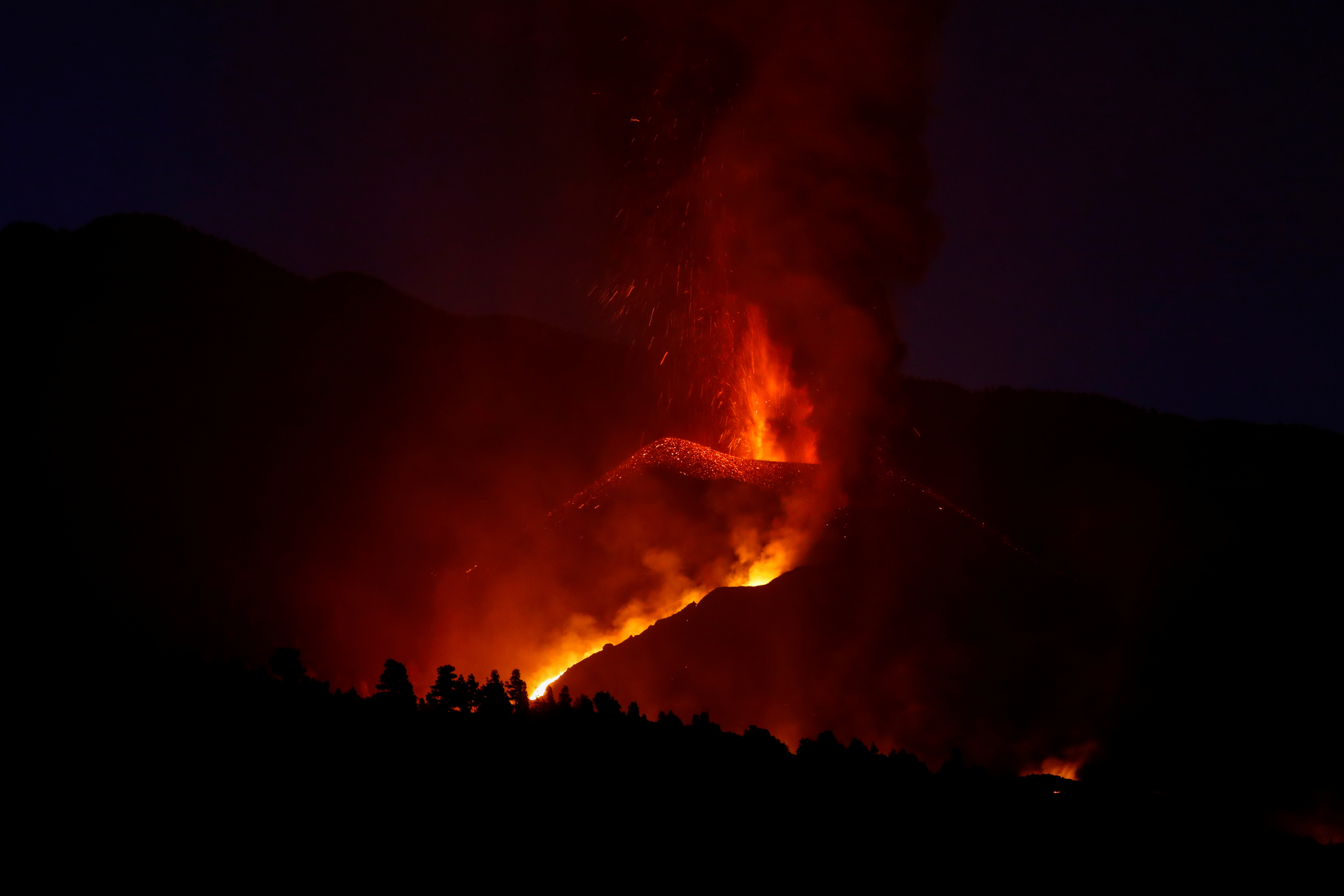 A Cuantos Grados Esta El Magma El volcán de La Palma entró en su quinta semana de erupción: de la  fascinación al desastre - Infobae