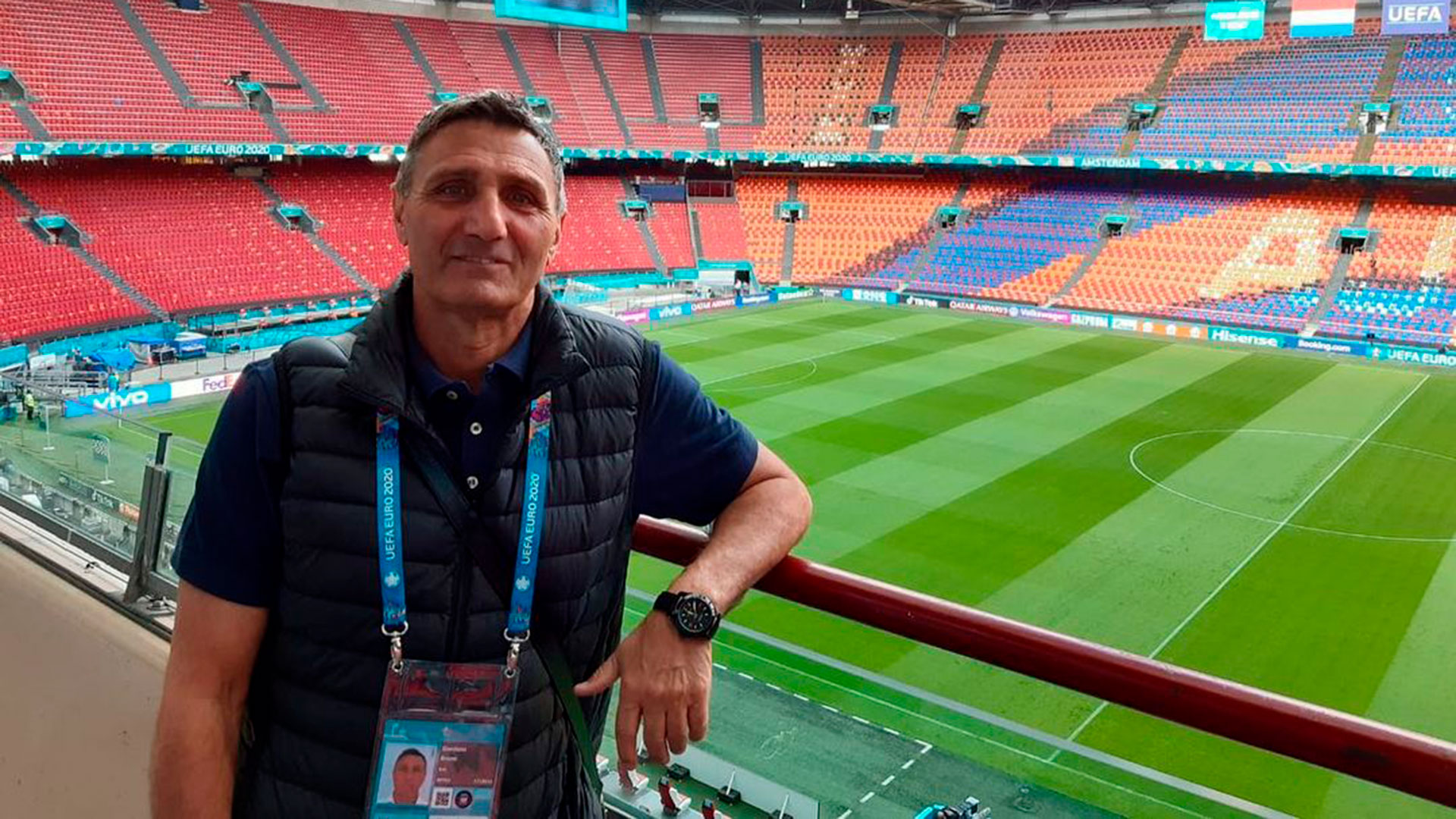 Giordano hoy, el compañero de Maradona en el Napoli cree que hay demasiados extranjeros en la liga italiana y que los técnicos se contratan por sus declaraciones mediáticas, no por su trabajo (@brunogiordano.9)