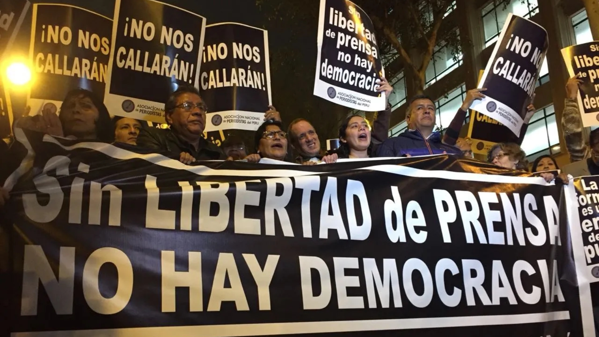 Yamandú Orsi propone que el fisco pueda levantar secreto bancario sin orden judicial: críticas de la oposición