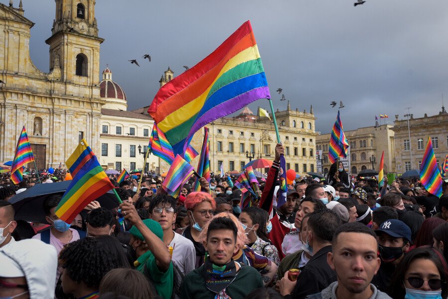 Reference image.  Thousands of people gather in a march to celebrate the international LGBT+ pride day.  (Colprensa-Mariano Vimos)