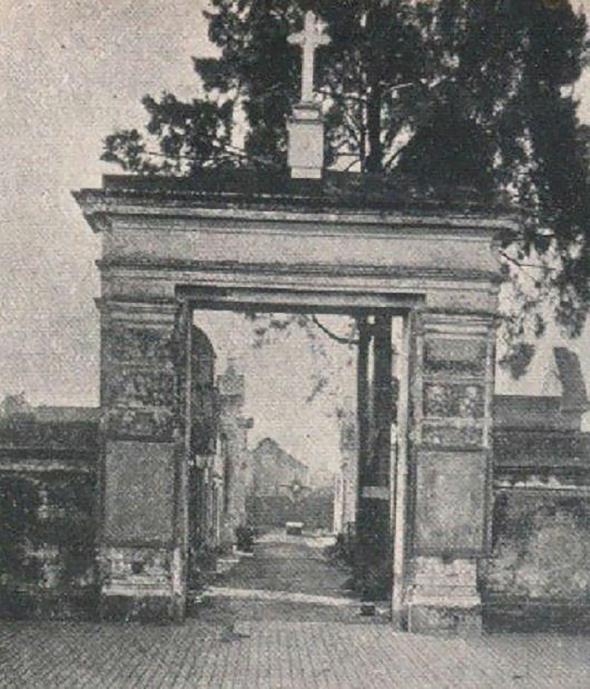 Puerta de ingreso del viejo Cementerio de Belgrano