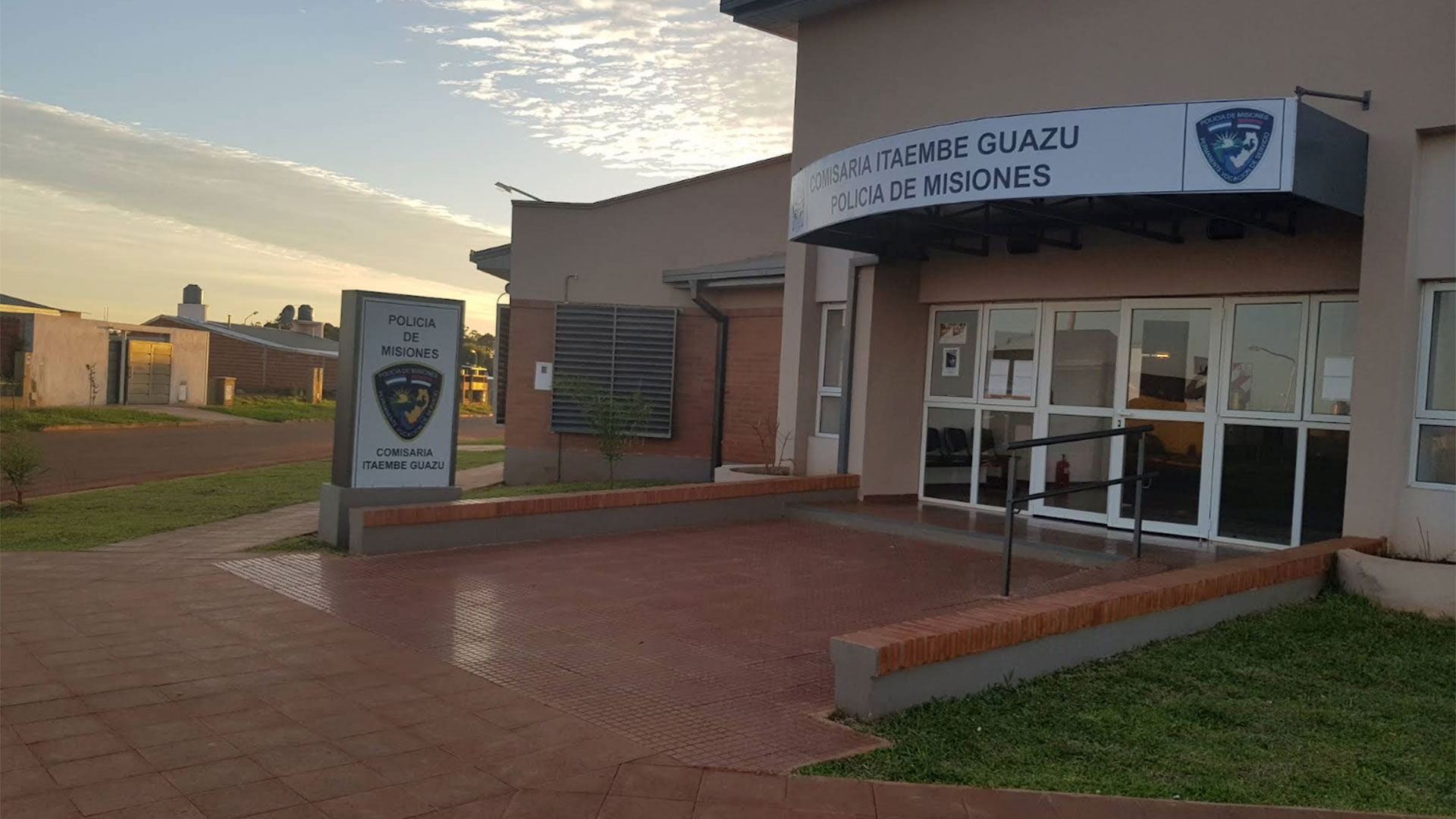 Un polic&iacute;a de Misiones fue detenido y desplazado de la fuerza por robarle la tarjeta de cr&eacute;dito a un preso  