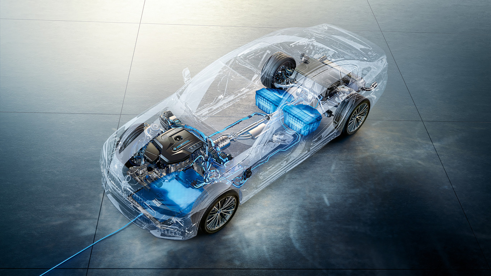 La carga inductiva parece ser el camino más lógico por la facilidad de conexión, ya que solo hay que colocar el vehículo sobre la plataforma que transmite electricidad inalámbricamente