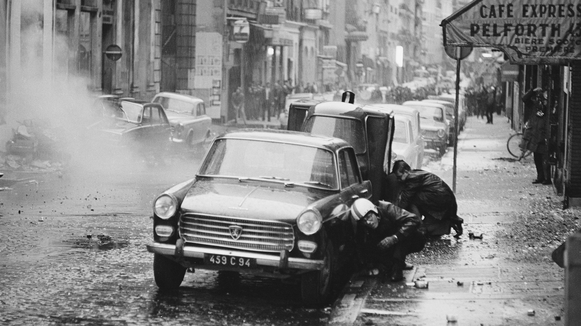 La policía los reprimió cuando concentraban en la Plaza de la Sorbona y eso encendió la mecha de una verdadera batalla callejera que se prolongaría durante más de un mes (Getty)