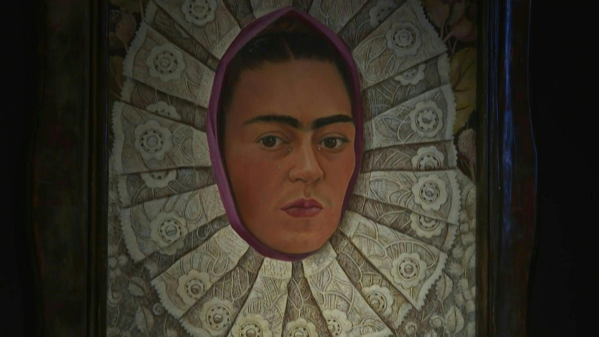 París exhibe la íntima conexión entre Frida Kahlo y la moda