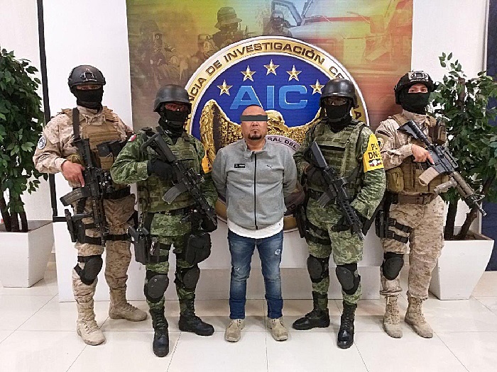 Una imagen de la detención de José Antonio Yépez, el "Marro", líder del Cártel de Santa Rosa de Lima (Foto: EFE/Fiscalía General de Justicia del estado de Guanajuato)
