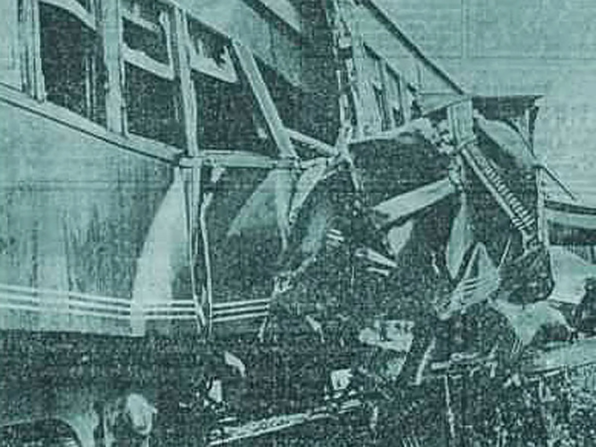 Cuatro de los vagones del "Mixto", el tren que venía desde Tucumán, descarrillaron. Pero la peor parte la llevaron los tres últimos vagones de "El Zarateño"