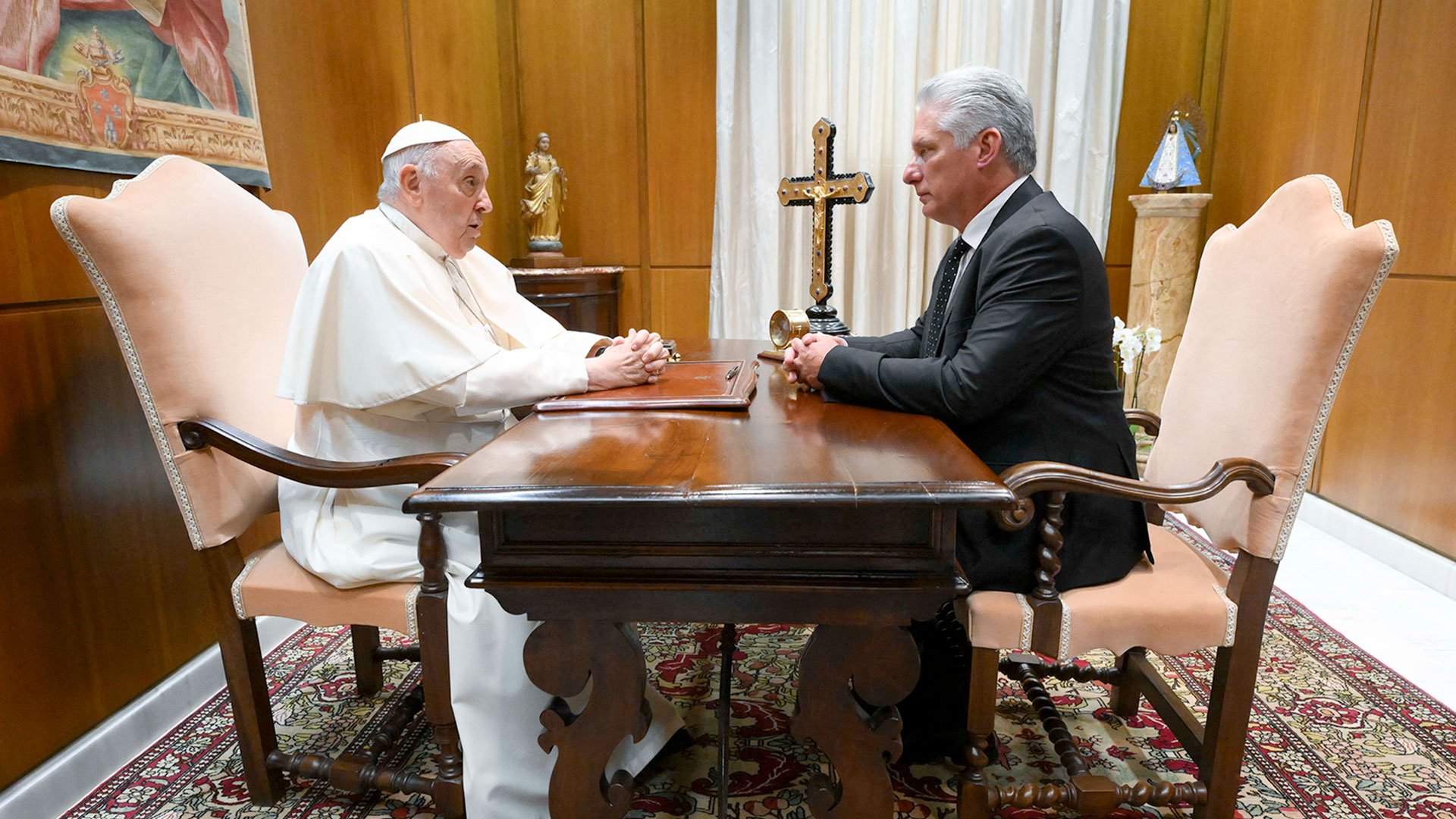 Foto de la reunión entre Francisco y Díaz-Canel (VATICAN MEDIA/AFP)
