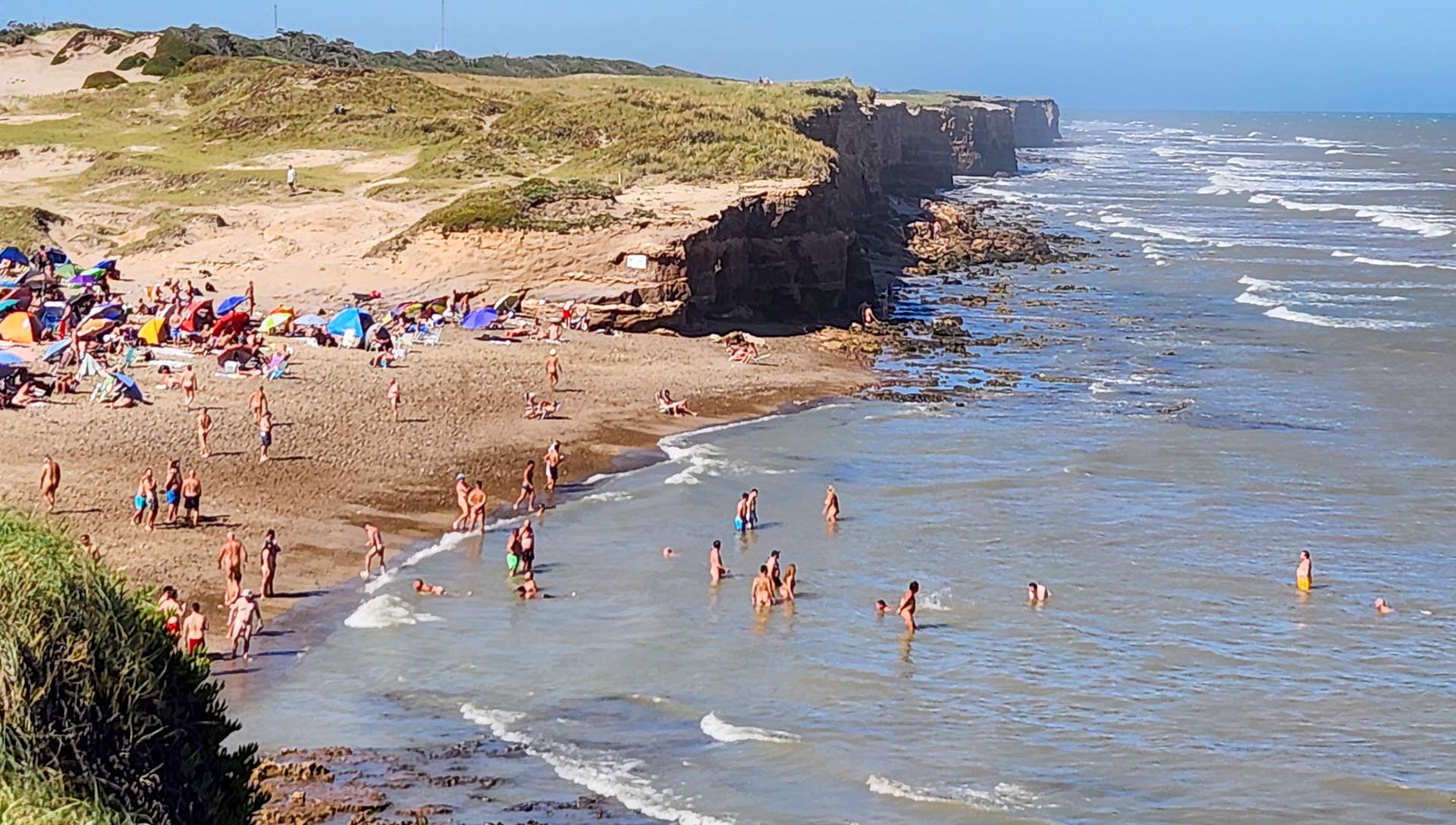 El secreto de “La Escondida”: cómo funciona la primera playa nudista de  Argentina, que está en Mar del Plata hace 20 años - Infobae