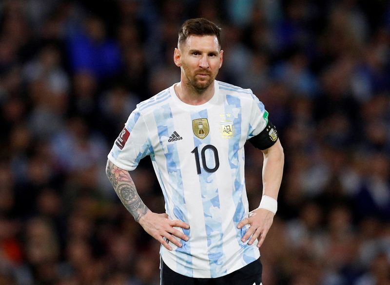 No solo goles. En Qatar, Messi puede igualar la cantidad de capitanías al frente del Seleccionado, récord que ostenta Diego Armando Maradona