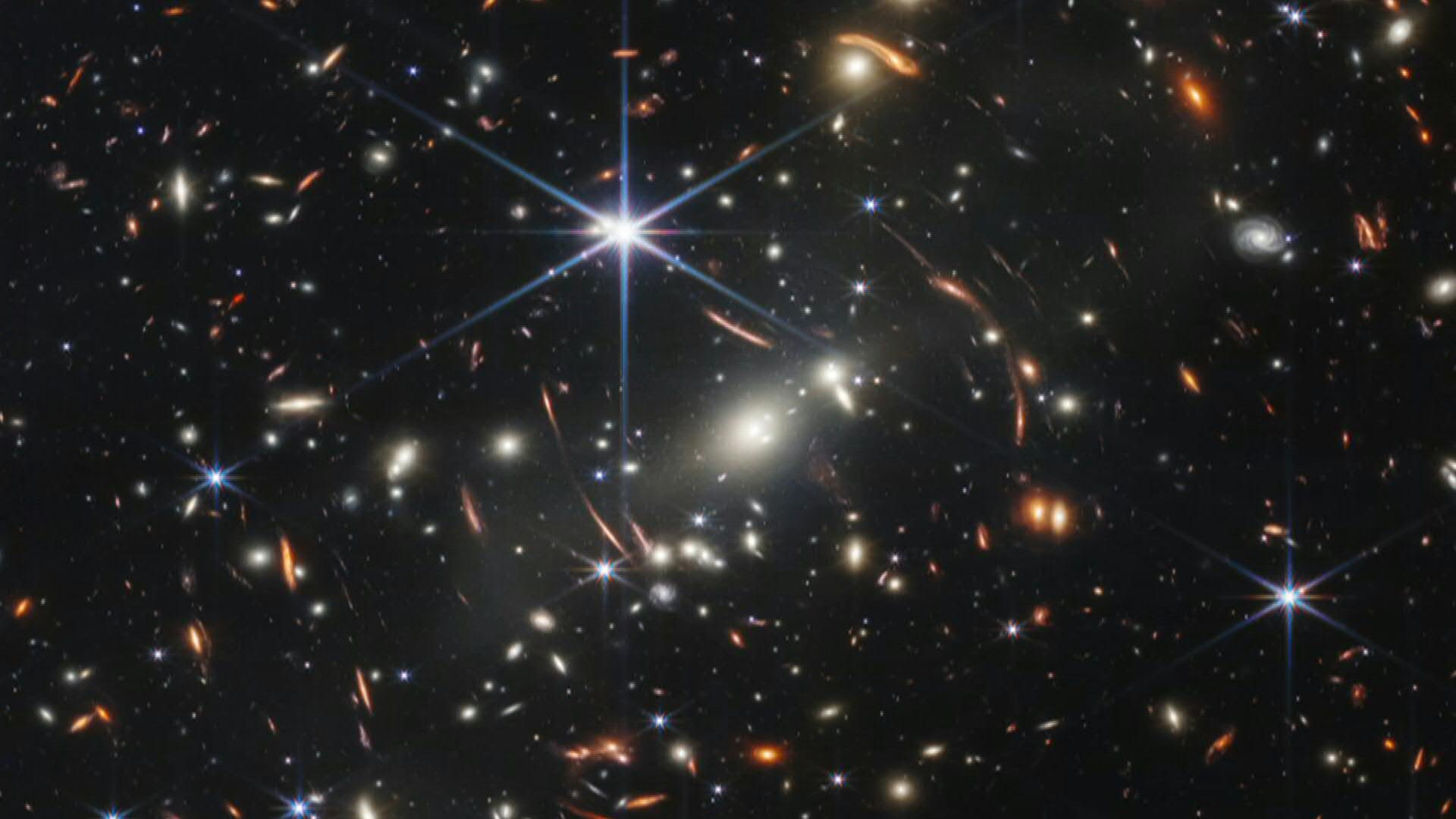 Cómo son los grupos de estrellas más antiguos del universo, según el telescopio Webb