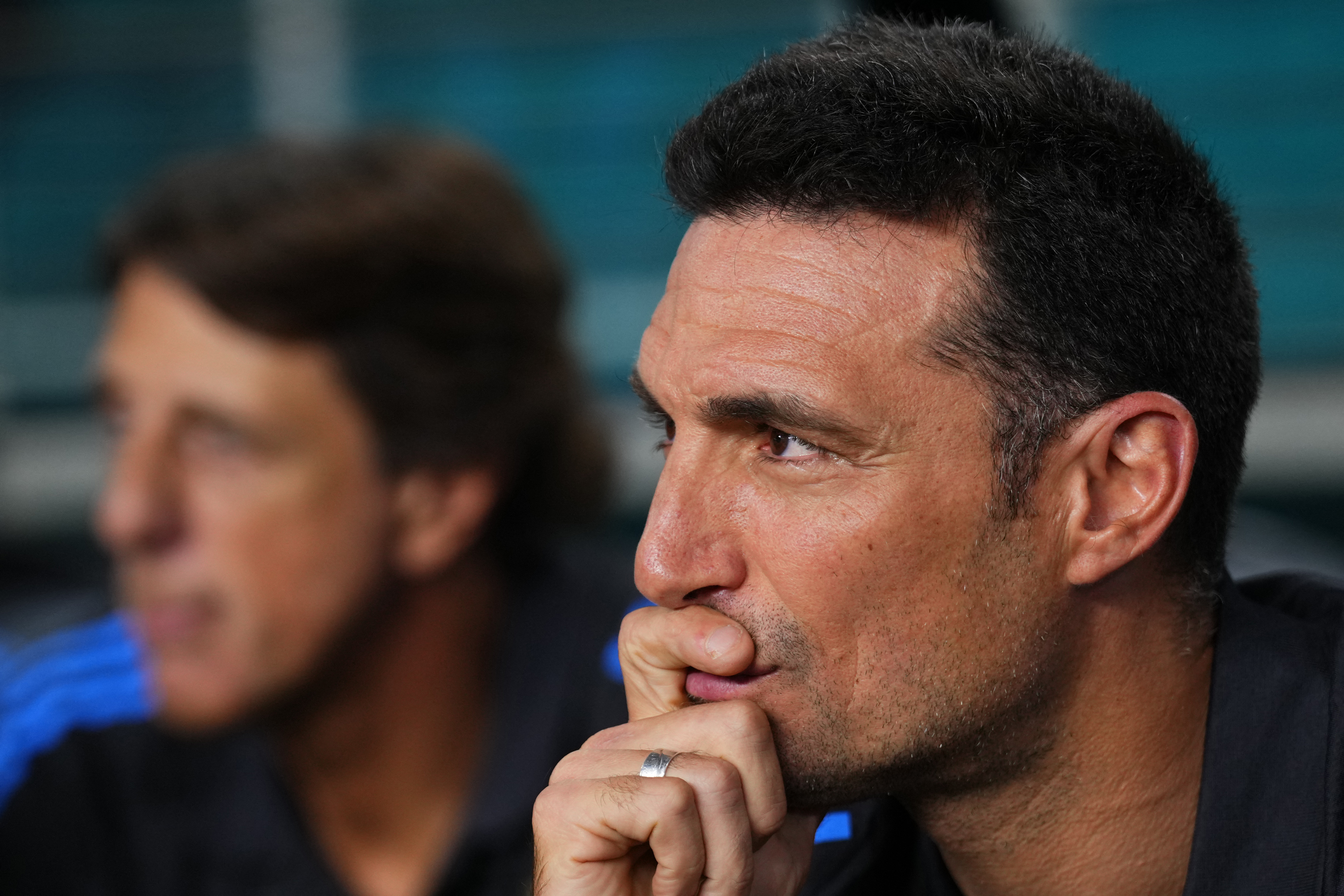 Caputo confirmó que evalúan cambios en Ganancias pero rechazó una baja inmediata de impuestos