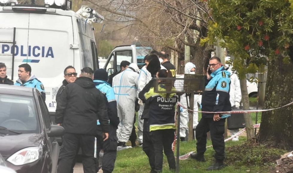 Un vecino de La Plata encontró huesos humanos en el patio de su casa mientras cortaba el pasto