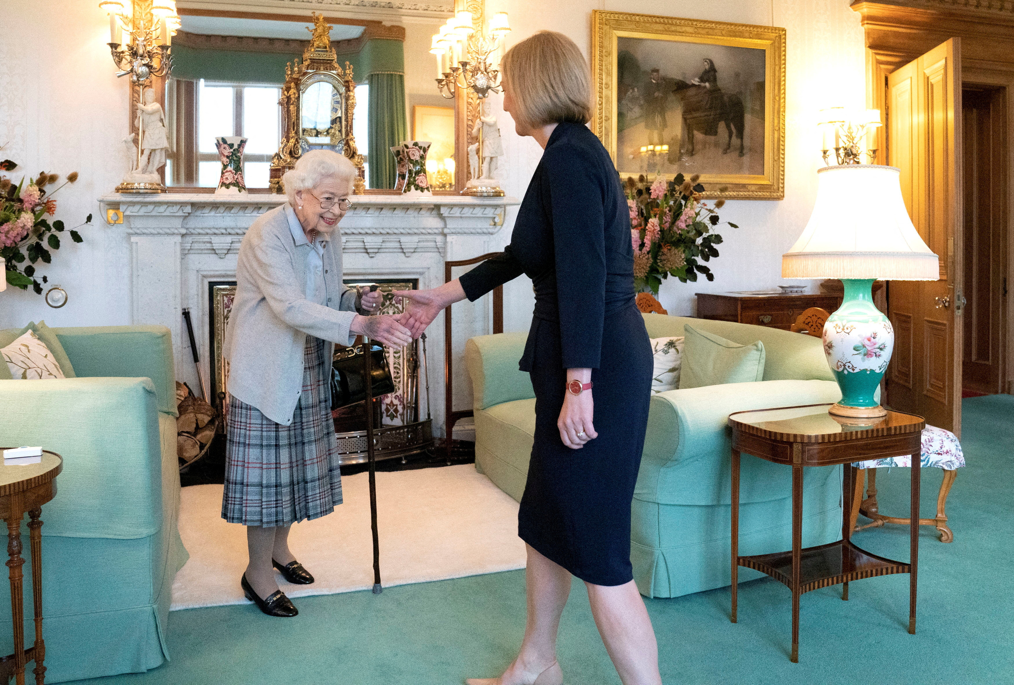 La salud de la reina empeoró desde que el martes recibió en Balmoral a Liz Truss, a quien encomendó la formación de un Gobierno. (Jane Barlow/REUTERS)