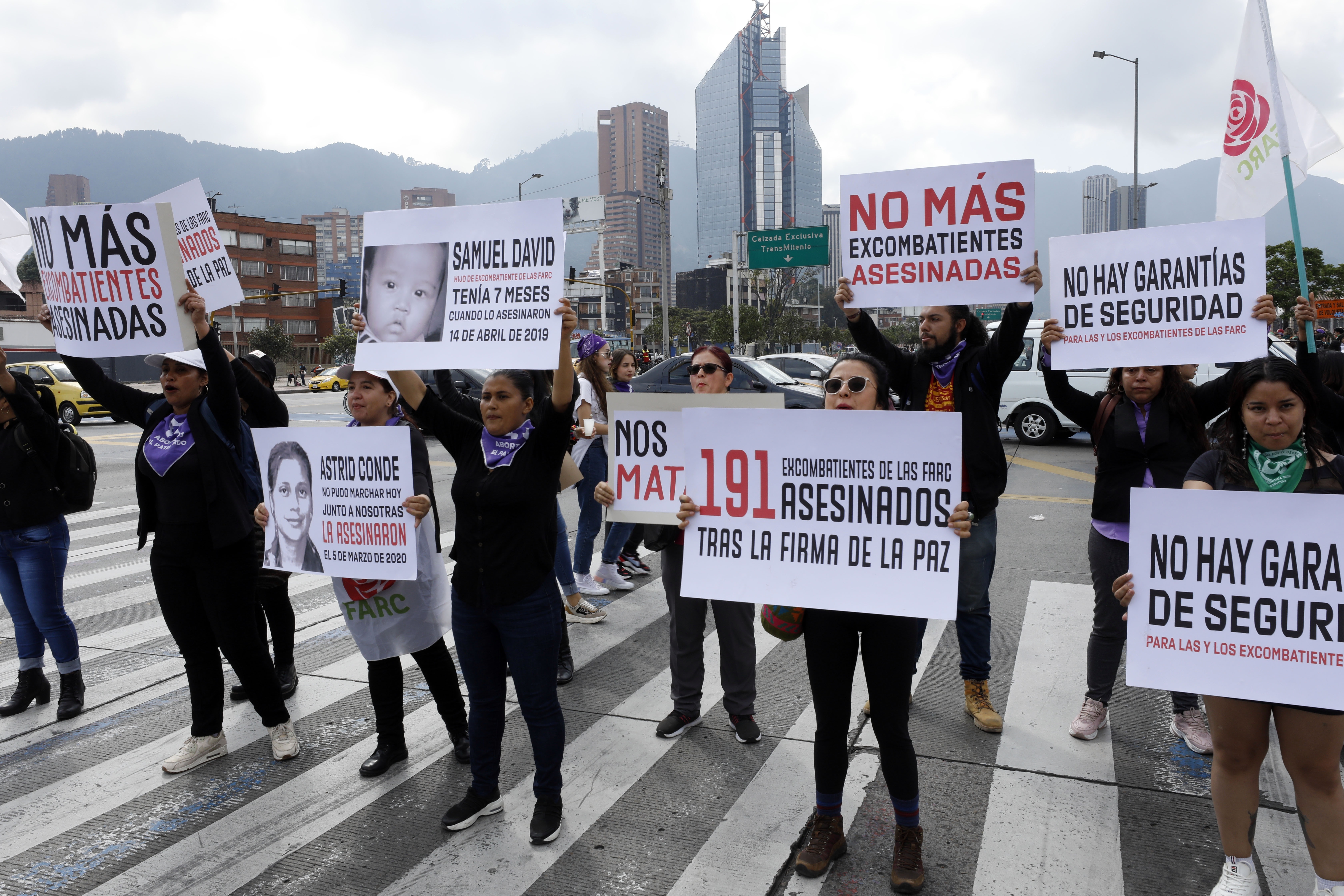 Manifestantes protestan por el asesinato de exguerrilleros de las FARC Astrid Conde. EFE/Mauricio Dueñas Castañeda/Archivo
