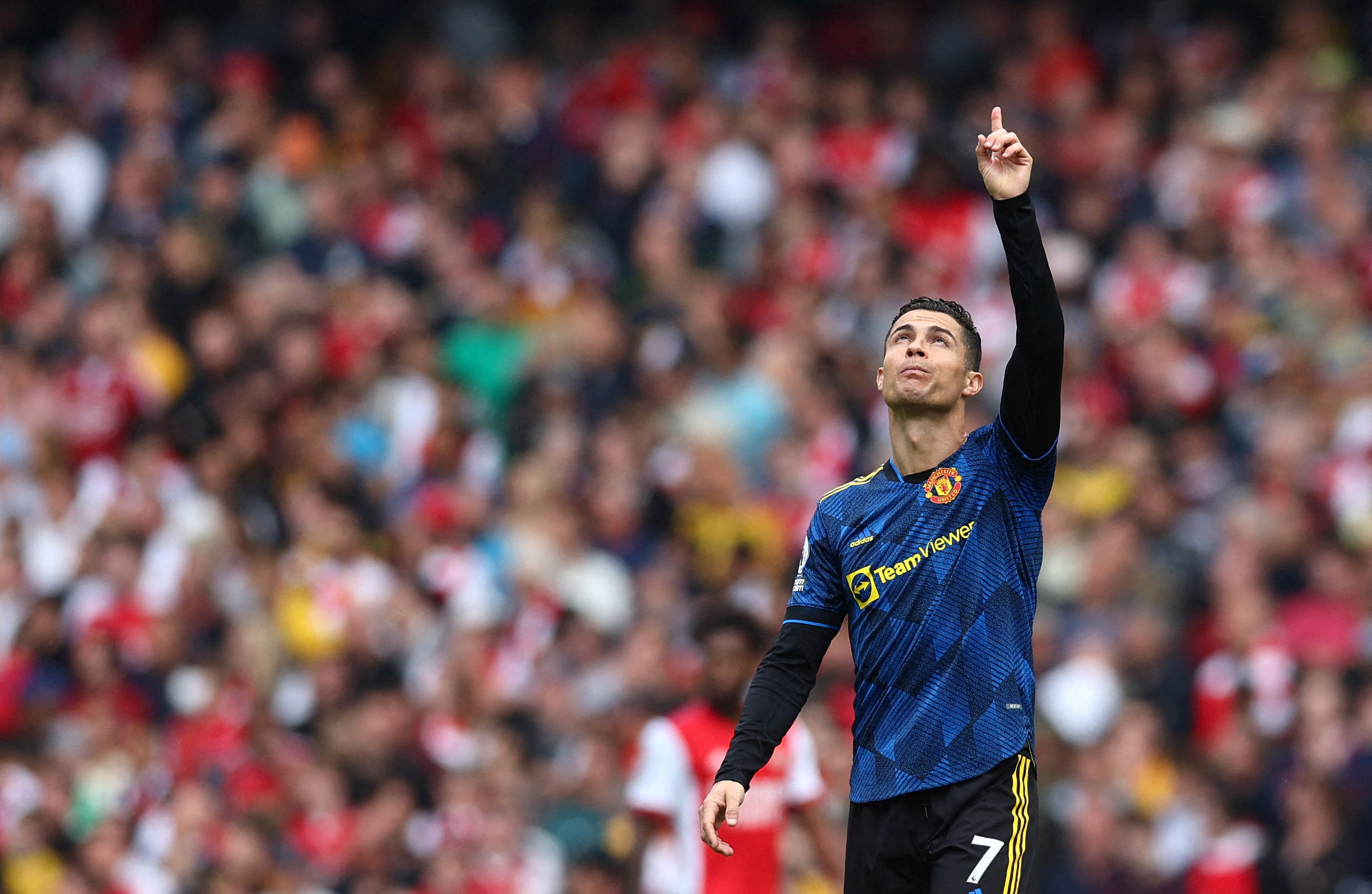 Cristiano Ronaldo celebró apuntando al cielo tras convertir el primer gol después del fallecimiento de uno de sus gemelos (Foto: REUTERS)