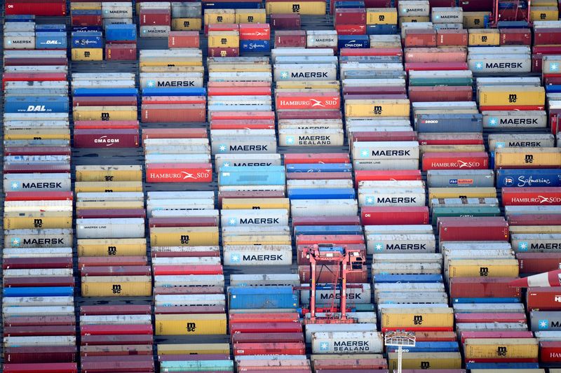 FOTO DE ARCHIVO: Contenedores en una terminal en el puerto de Hamburgo, Alemania 14 de noviembre de 2019. REUTERS/Fabian Bimmer