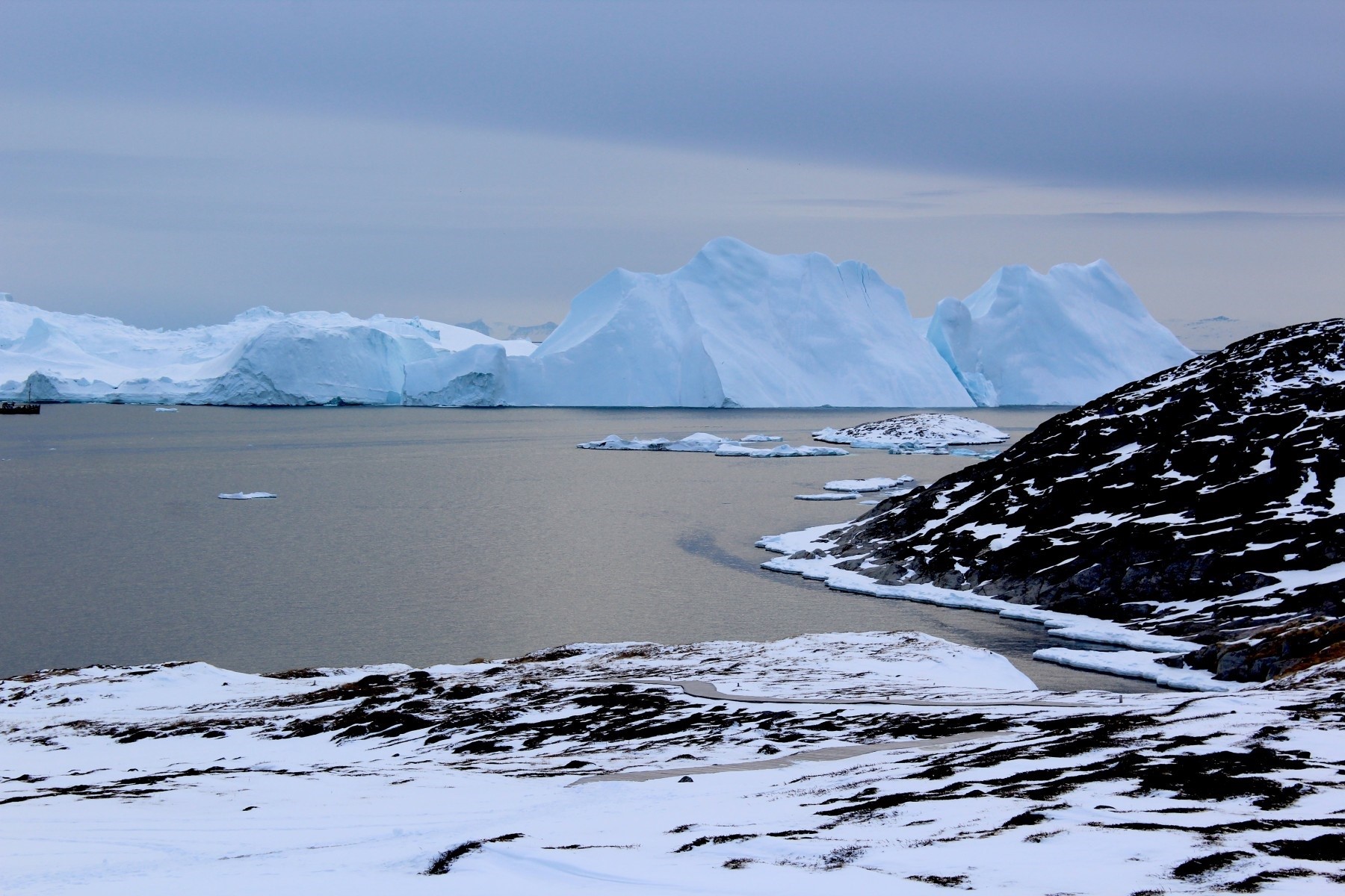 Cada año, los glaciares se retraen más hacia el interior del terreno y "esto continuará durante las próximas décadas y siglos", dijeron los científicos (Europa Press)