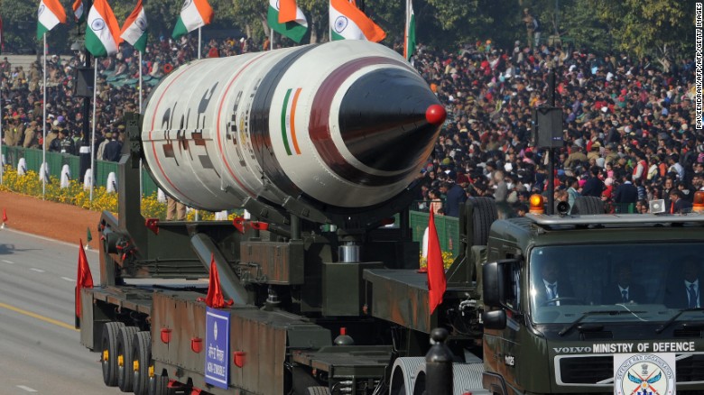 Un misil balístico indio Agni V durante un desfile en el Día de la República, en 2013