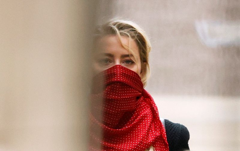 La actriz Amber Heard en el Tribunal Superior de Londres, Gran Bretaña, 13 julio 2020 (Reuters/ Toby Melville)