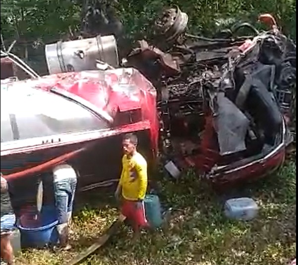 Saquearon camión con combustible accidentado en el Cesar, el conductor murió