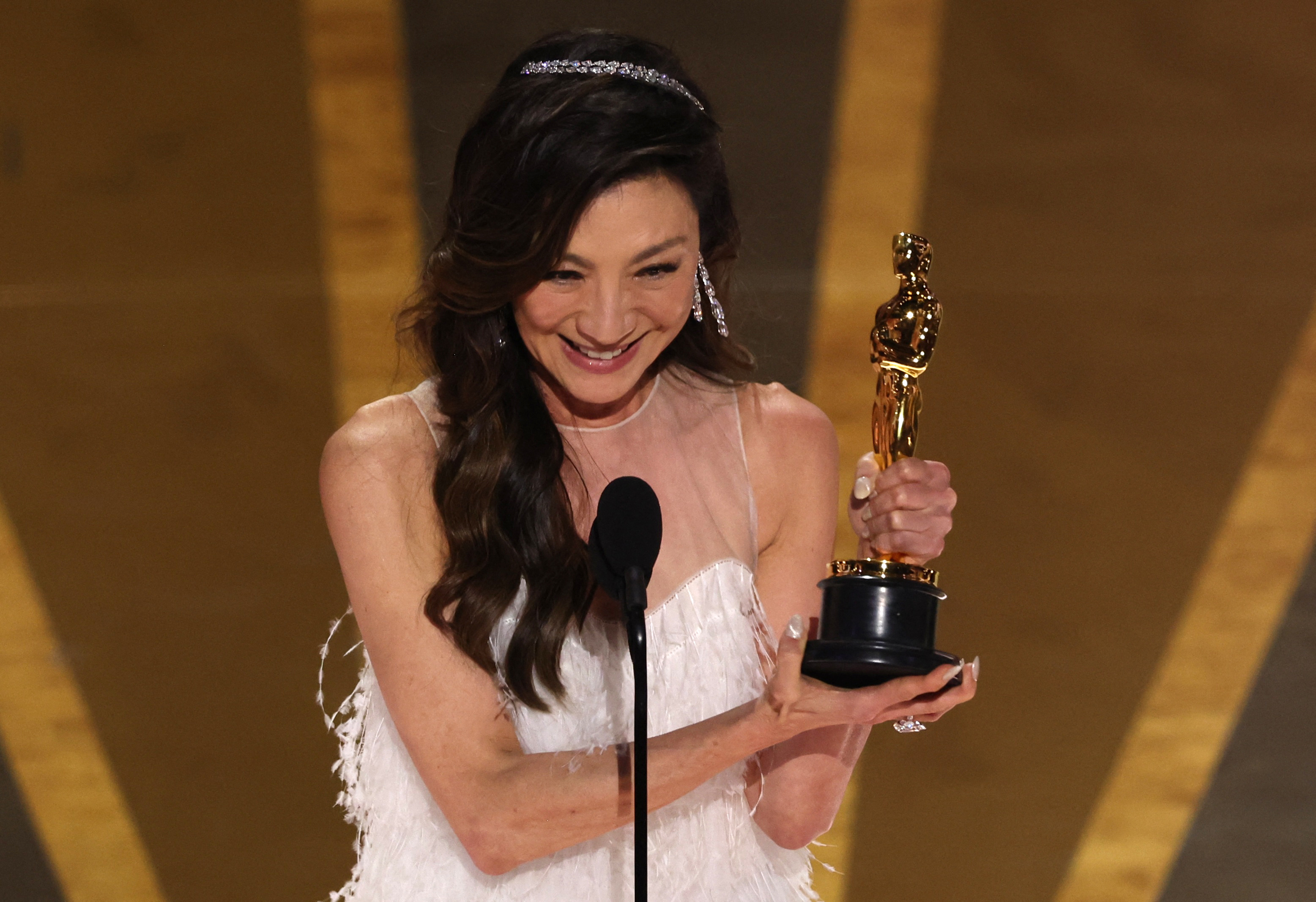 Michelle Yeoh and her Oscar (REUTERS)